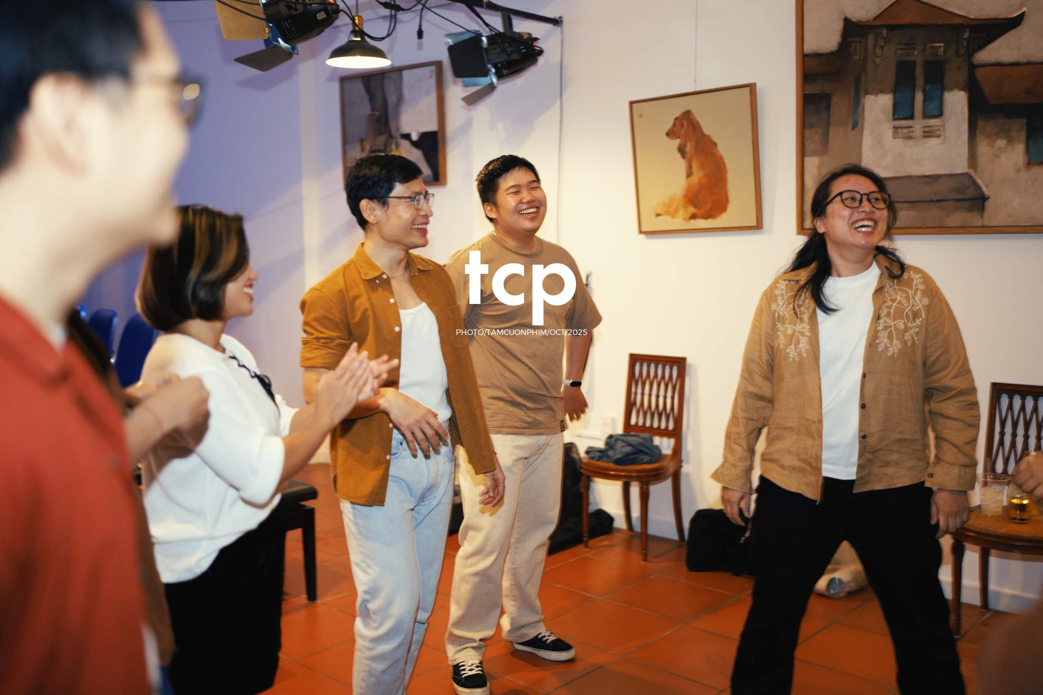 Tám Cuộn Phim - Cấu trúc của những mảnh ghép bất ngờ