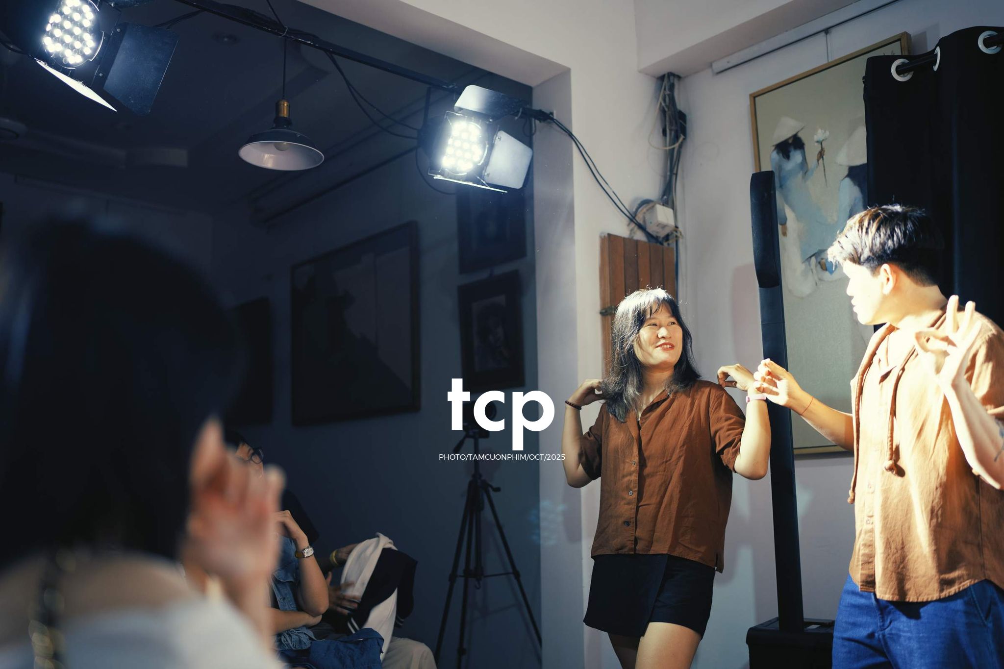 Tám Cuộn Phim - Cấu trúc của những mảnh ghép bất ngờ