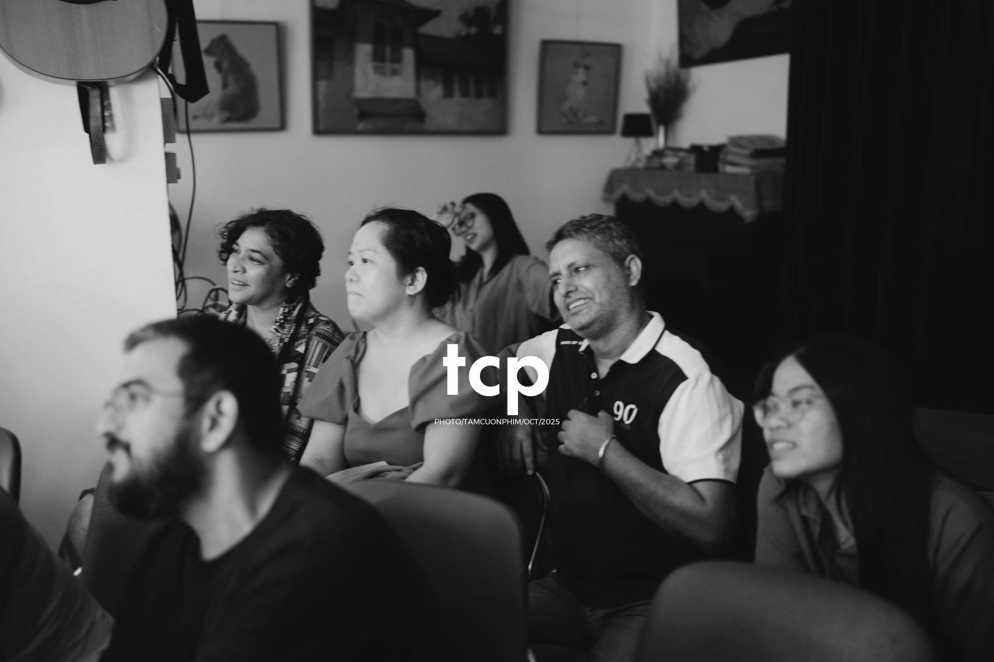 Tám Cuộn Phim - Cấu trúc của những mảnh ghép bất ngờ