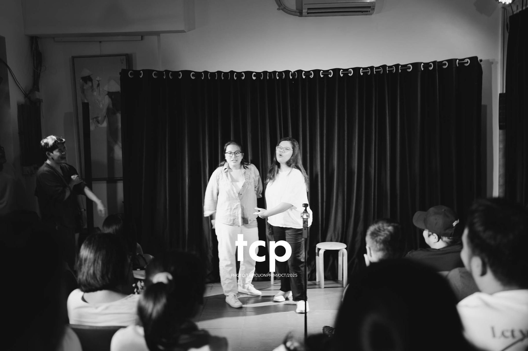 Tám Cuộn Phim - Cấu trúc của những mảnh ghép bất ngờ