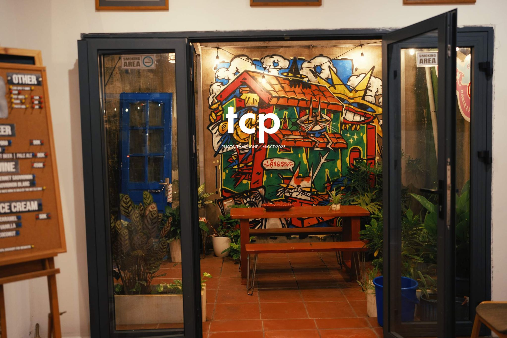 Tám Cuộn Phim - Cấu trúc của những mảnh ghép bất ngờ