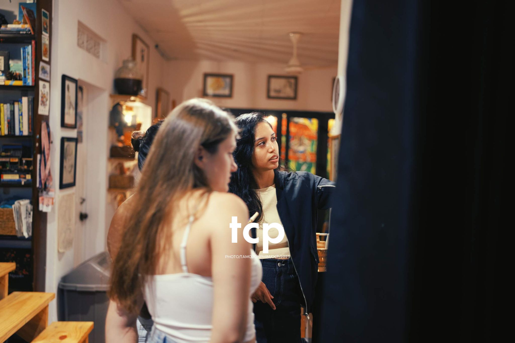 Tám Cuộn Phim - Cấu trúc của những mảnh ghép bất ngờ