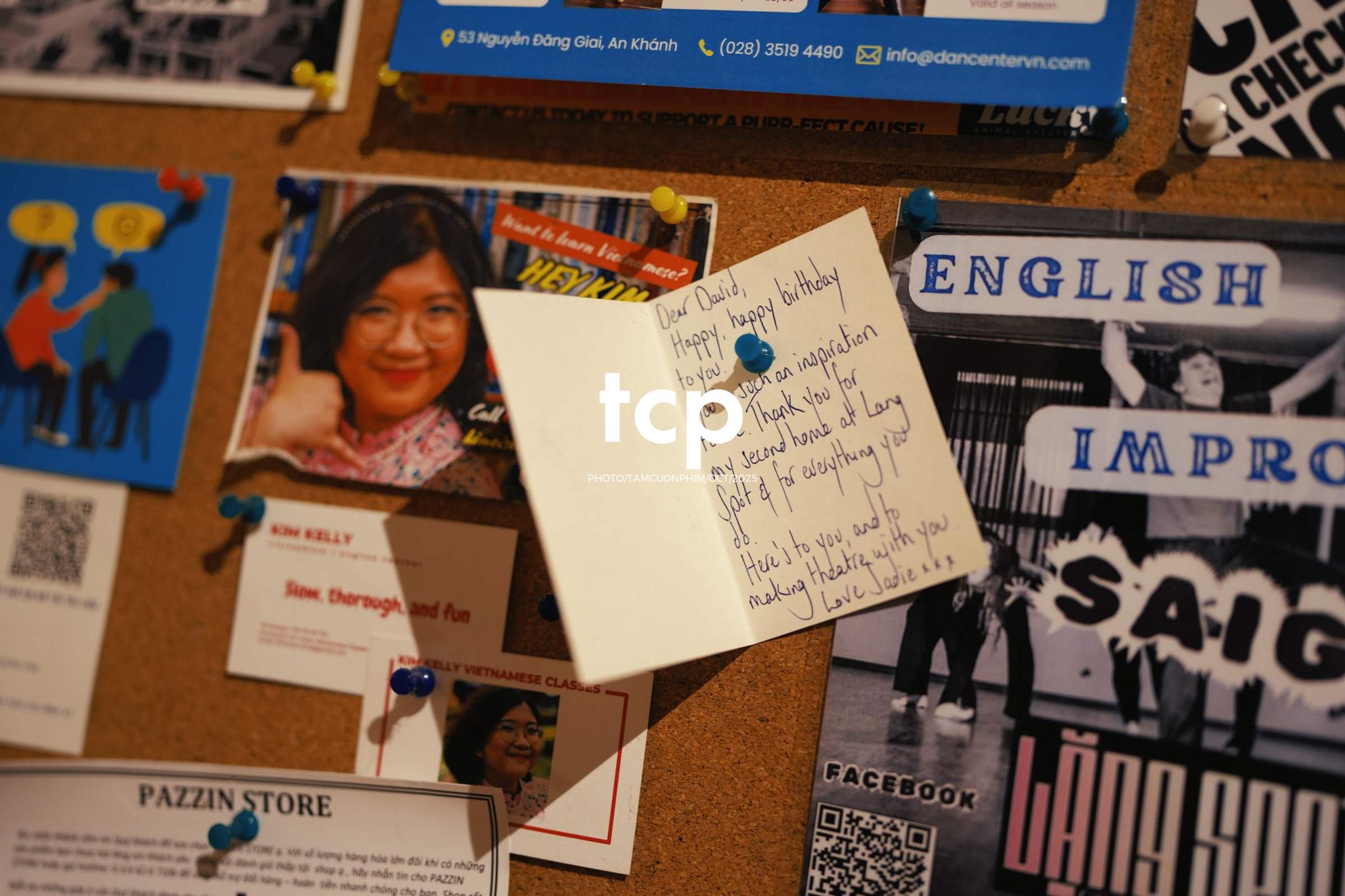 Tám Cuộn Phim - Cấu trúc của những mảnh ghép bất ngờ