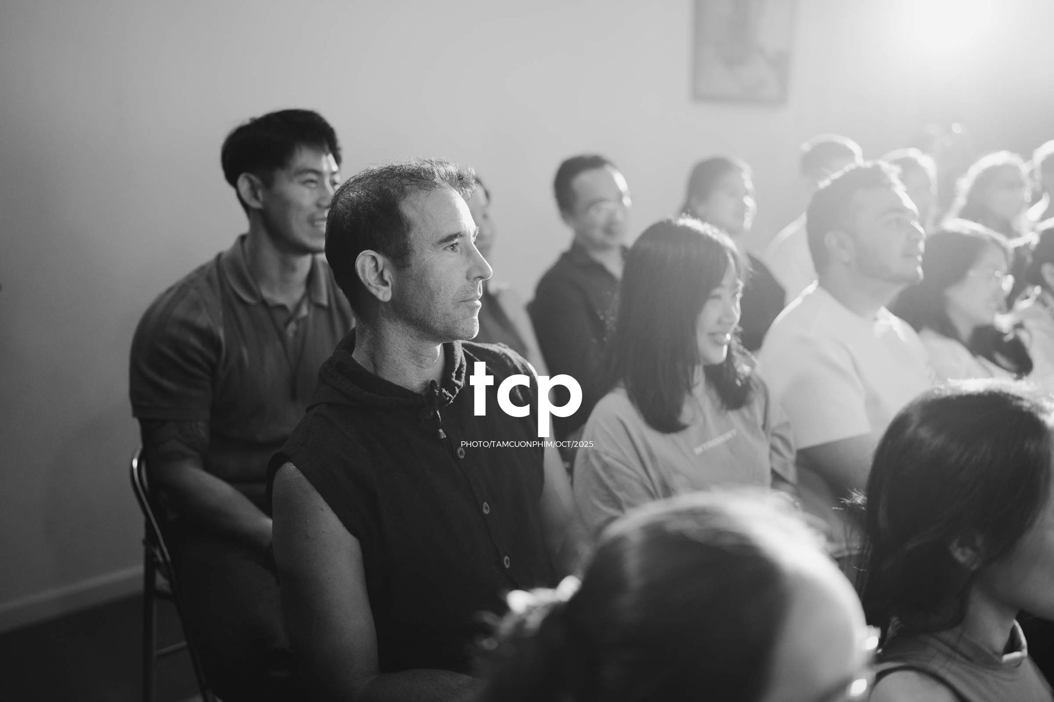 Tám Cuộn Phim - Cấu trúc của những mảnh ghép bất ngờ