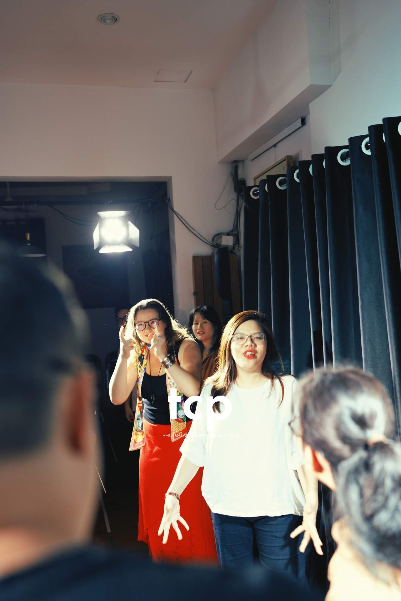 Tám Cuộn Phim - Cấu trúc của những mảnh ghép bất ngờ