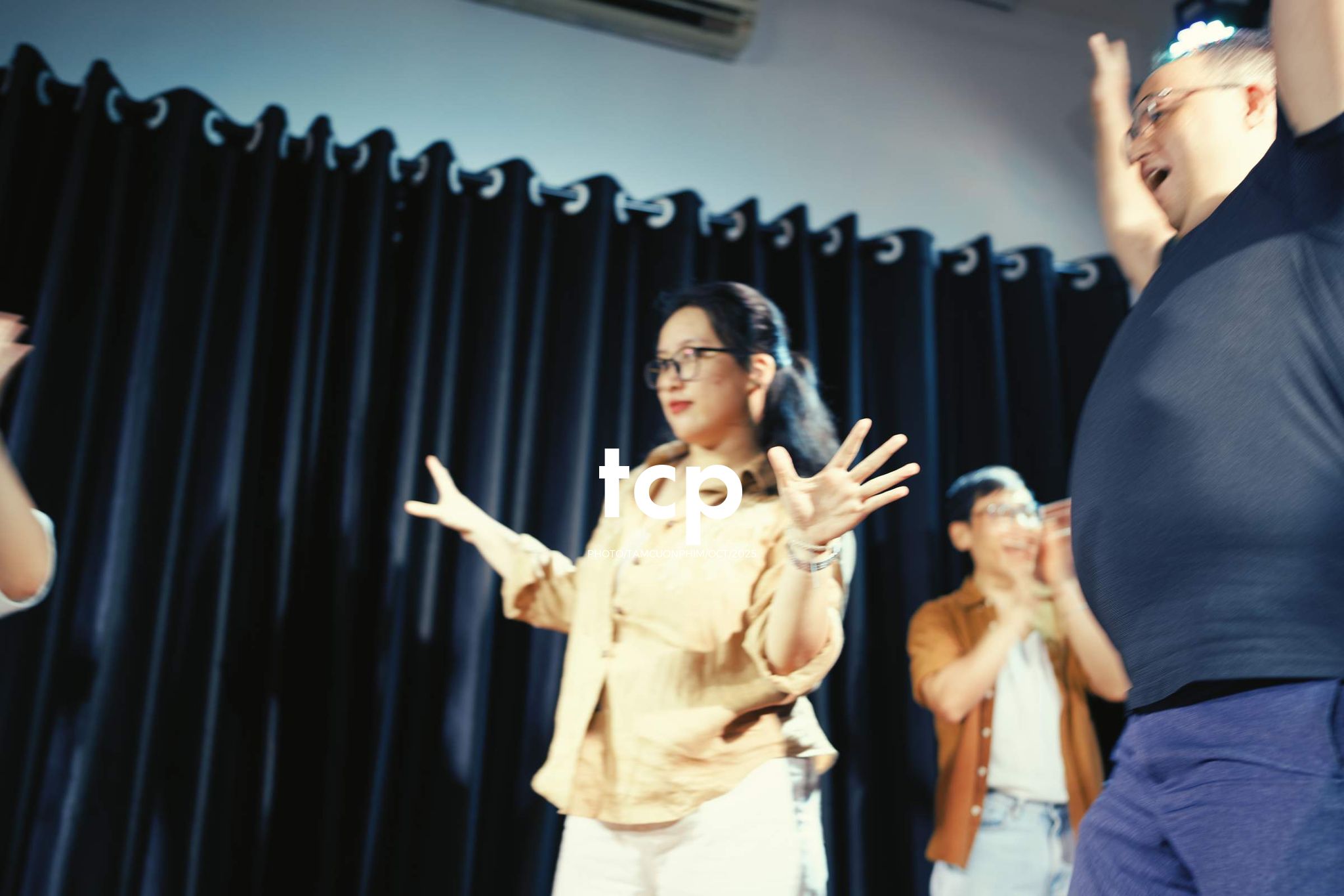 Tám Cuộn Phim - Cấu trúc của những mảnh ghép bất ngờ