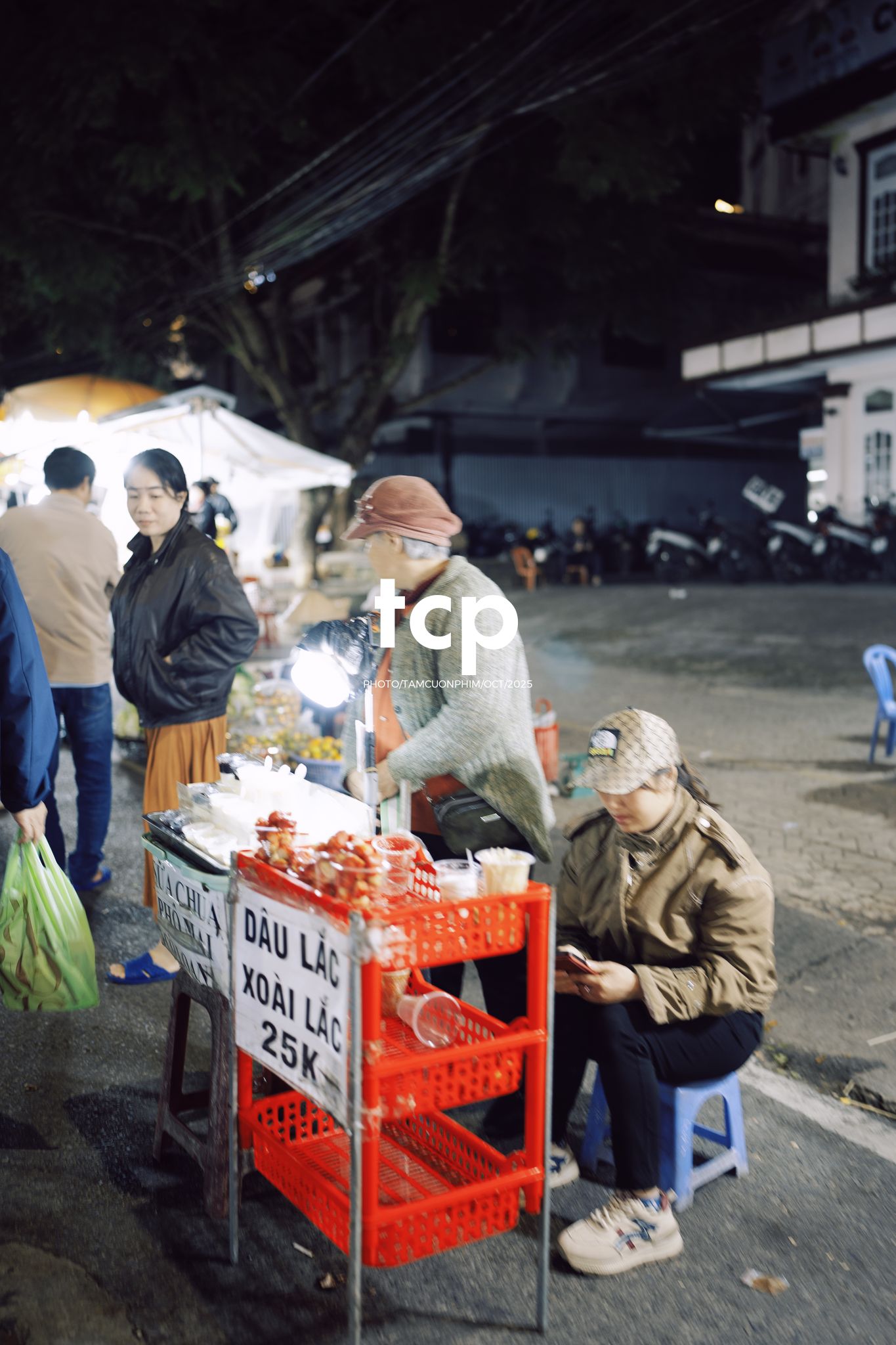 Tám Cuộn Phim - Khi cả đàn quyết định chiếm đóng vỉa hè phố núi