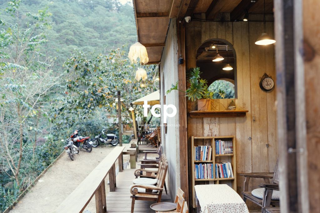 Tám Cuộn Phim - Khi cả đàn quyết định chiếm đóng vỉa hè phố núi