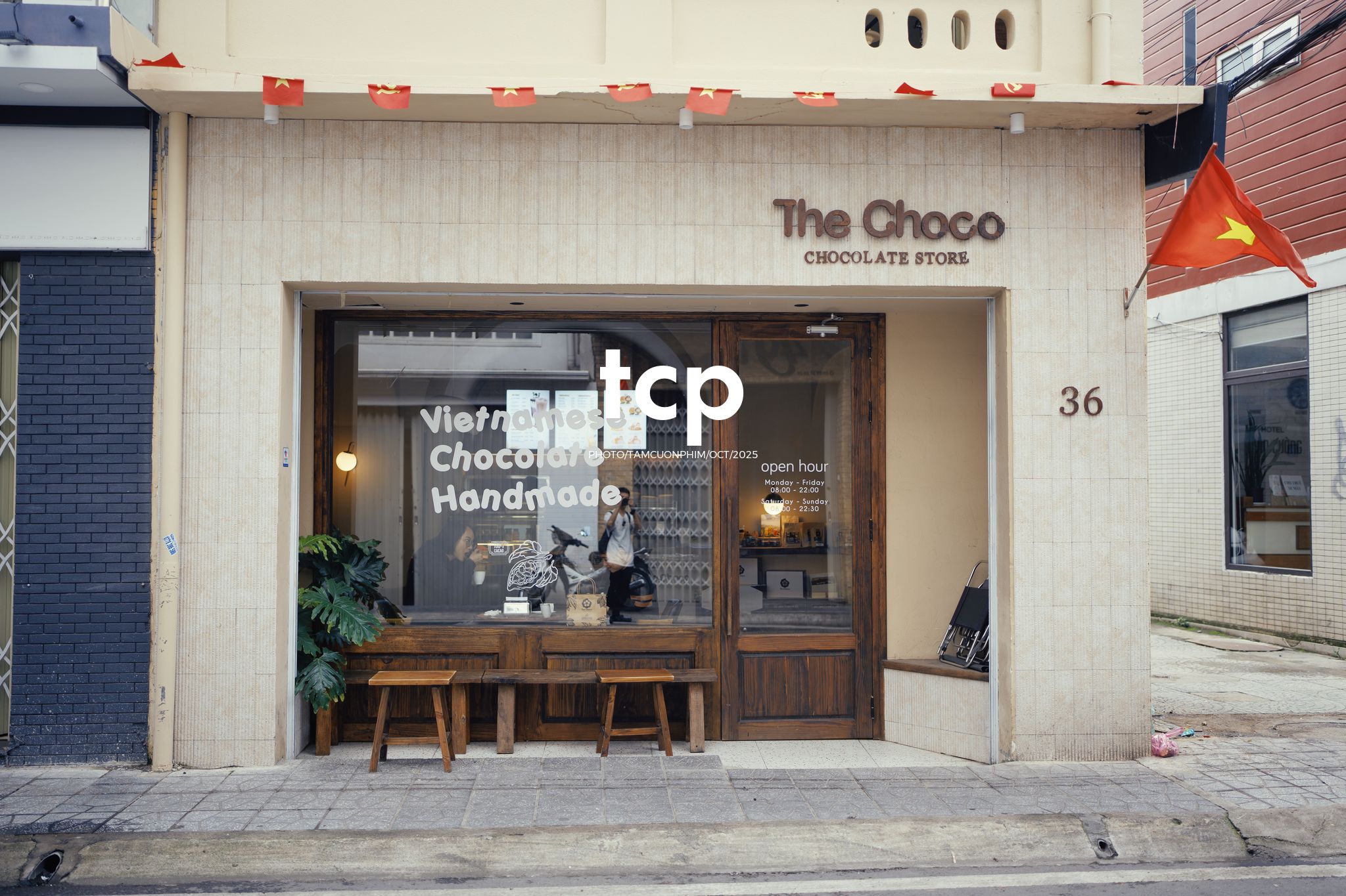 Tám Cuộn Phim - Khi cả đàn quyết định chiếm đóng vỉa hè phố núi