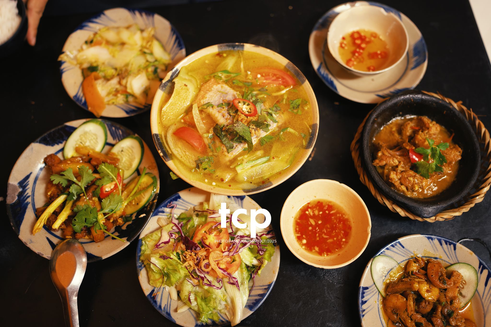 Tám Cuộn Phim - Khi cả đàn quyết định chiếm đóng vỉa hè phố núi