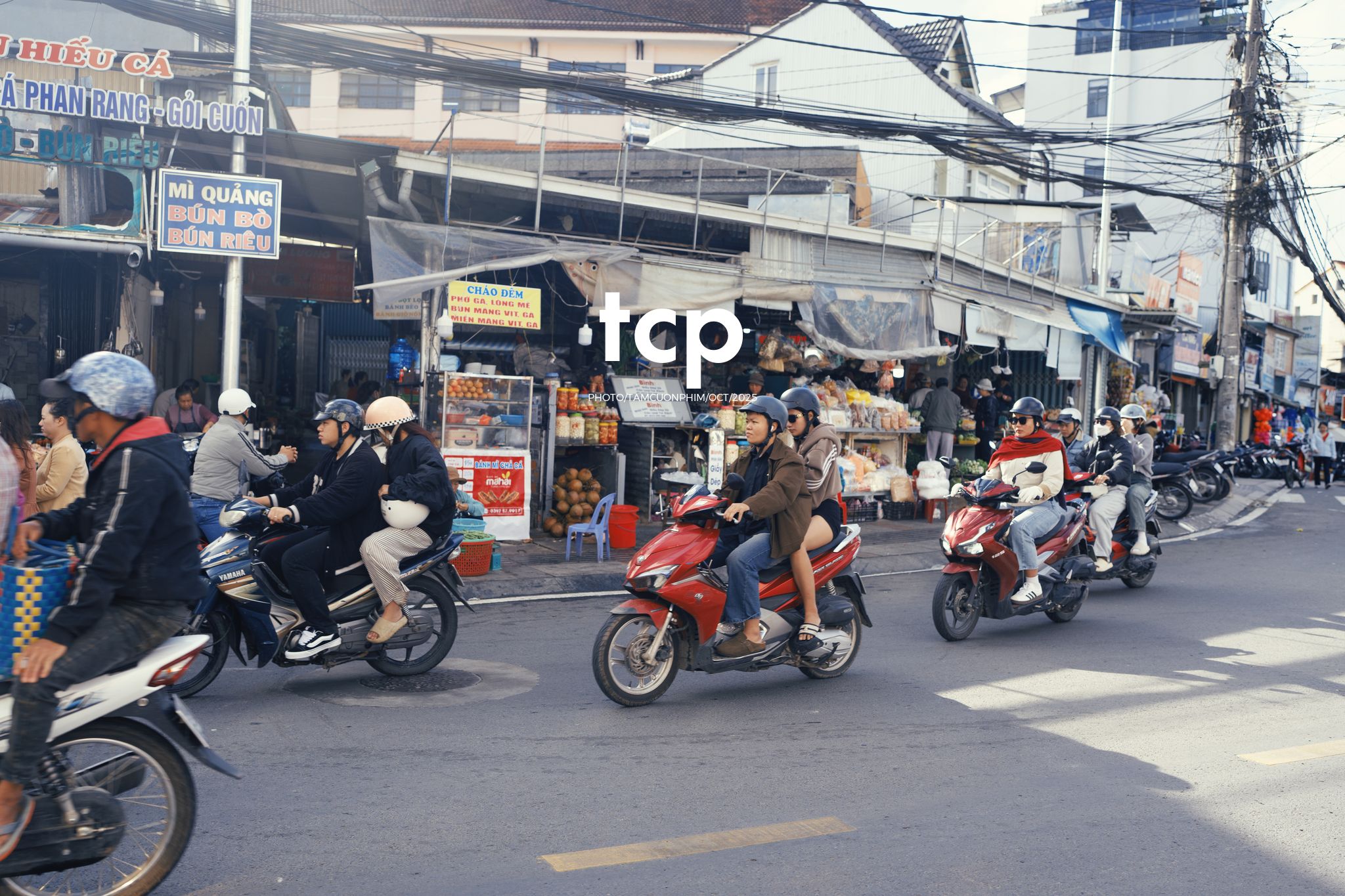 Tám Cuộn Phim - Những nhịp sống dịu dàng giữa lòng cao nguyên