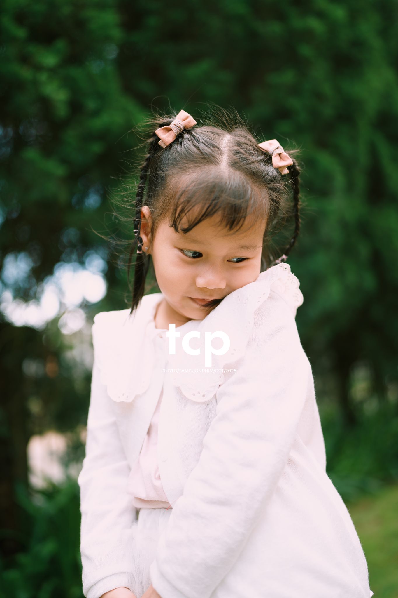 Tám Cuộn Phim - KHOẢNG TRỜI RIÊNG GIỮA MIỀN CẢNH QUAN