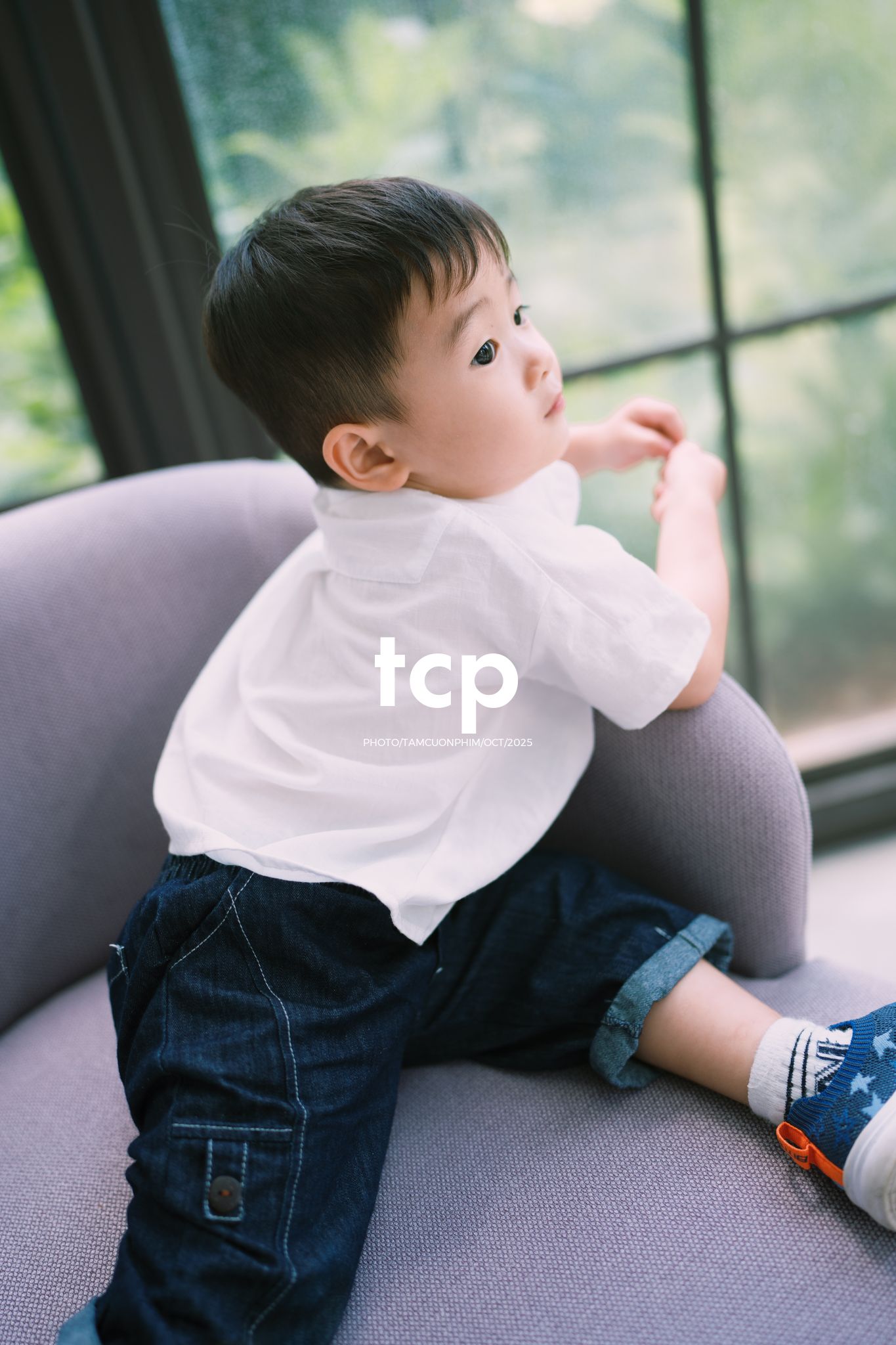 Tám Cuộn Phim - KHOẢNG TRỜI RIÊNG GIỮA MIỀN CẢNH QUAN