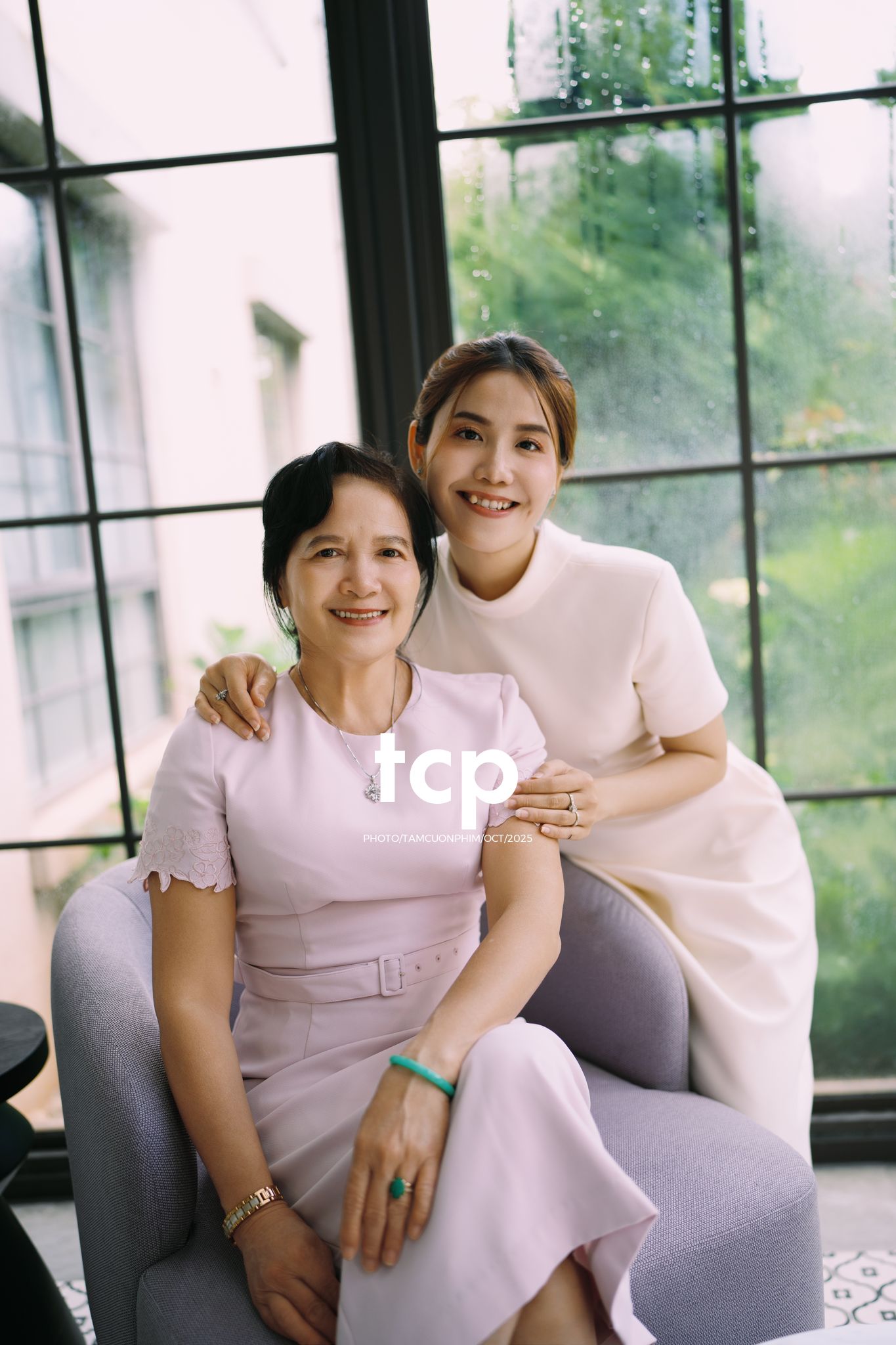 Tám Cuộn Phim - KHOẢNG TRỜI RIÊNG GIỮA MIỀN CẢNH QUAN