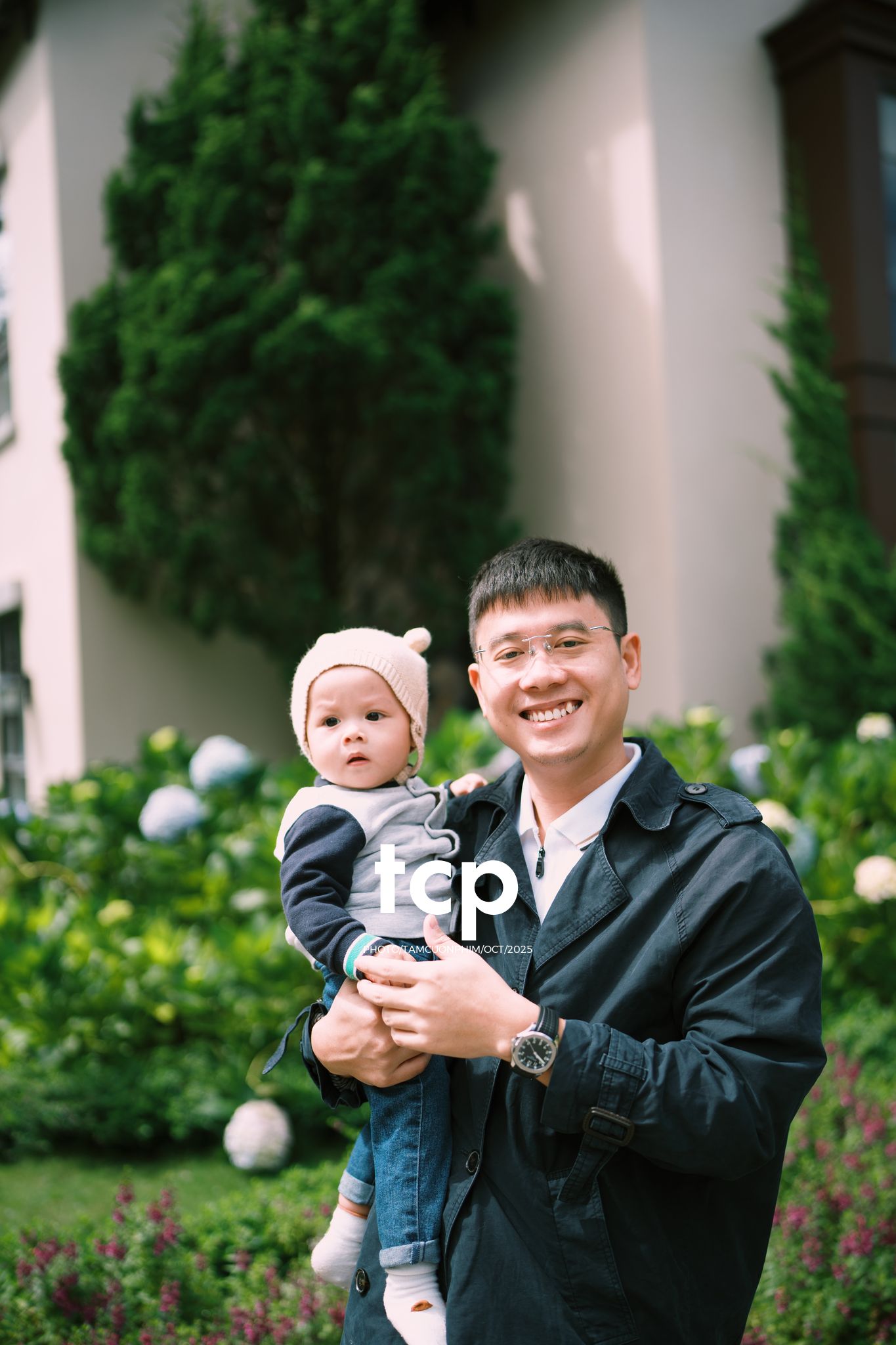 Tám Cuộn Phim - KHOẢNG TRỜI RIÊNG GIỮA MIỀN CẢNH QUAN