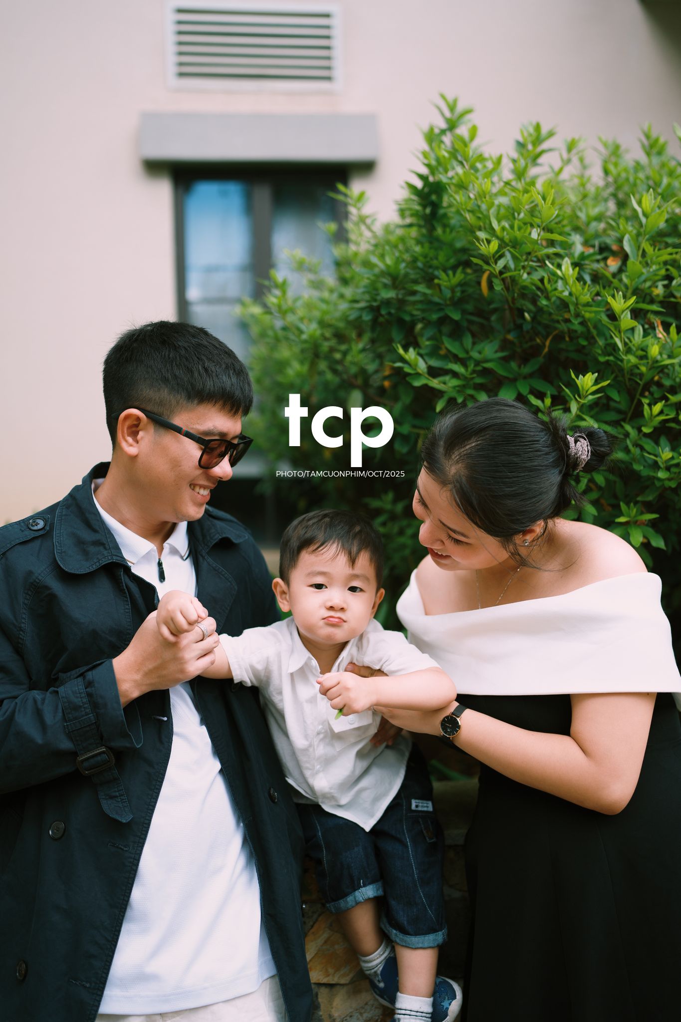 Tám Cuộn Phim - KHOẢNG TRỜI RIÊNG GIỮA MIỀN CẢNH QUAN