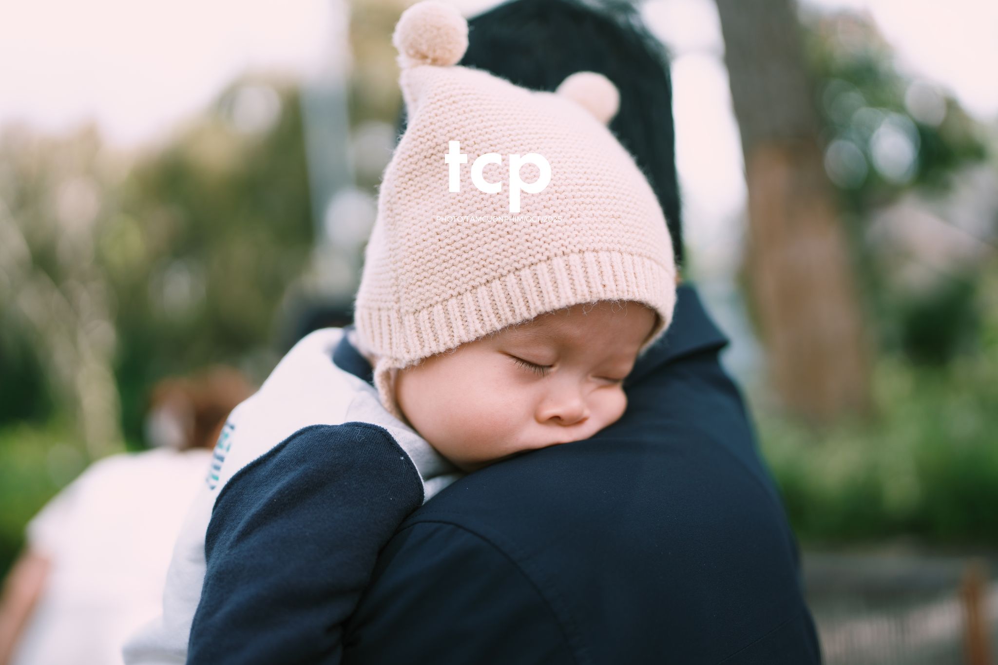 Tám Cuộn Phim - KHOẢNG TRỜI RIÊNG GIỮA MIỀN CẢNH QUAN