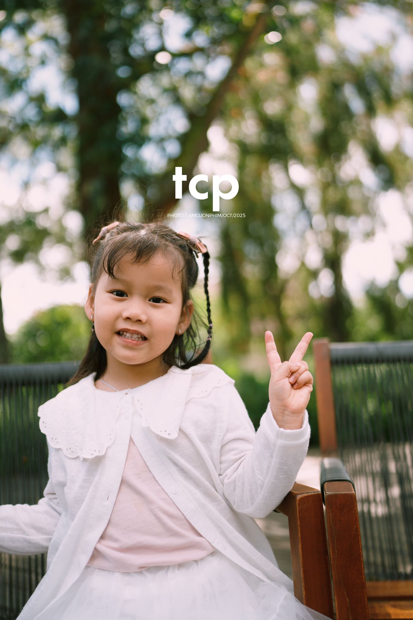 Tám Cuộn Phim - KHOẢNG TRỜI RIÊNG GIỮA MIỀN CẢNH QUAN