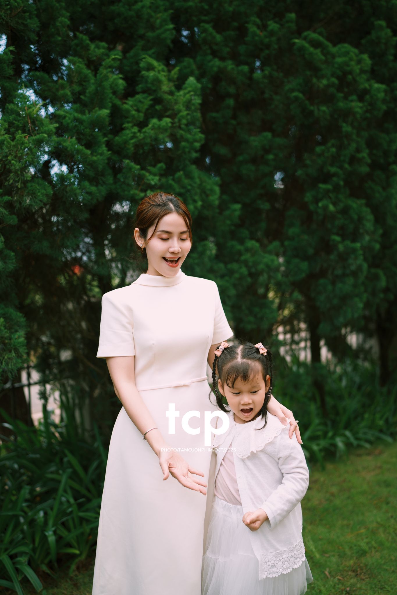 Tám Cuộn Phim - KHOẢNG TRỜI RIÊNG GIỮA MIỀN CẢNH QUAN