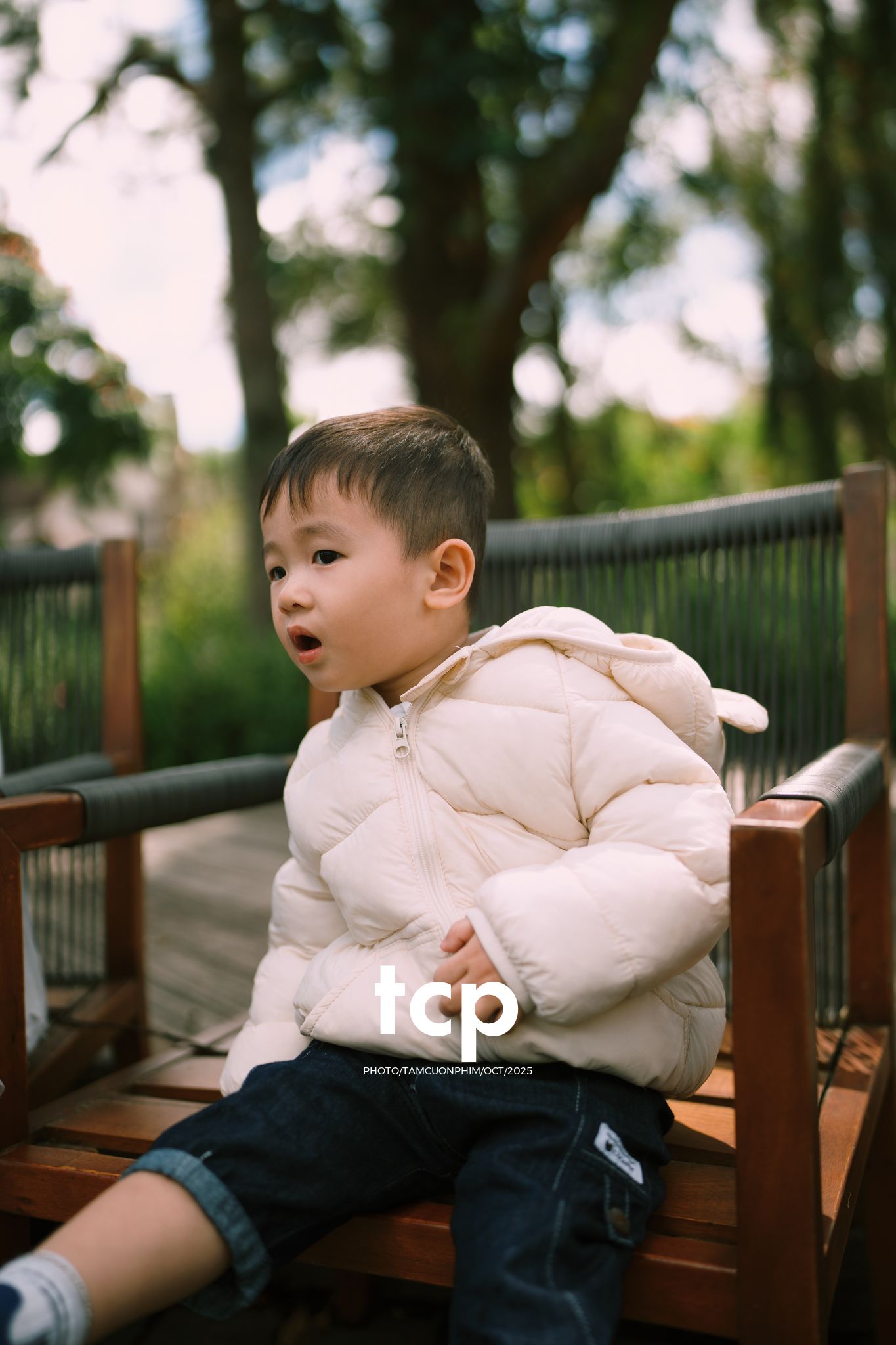 Tám Cuộn Phim - KHOẢNG TRỜI RIÊNG GIỮA MIỀN CẢNH QUAN