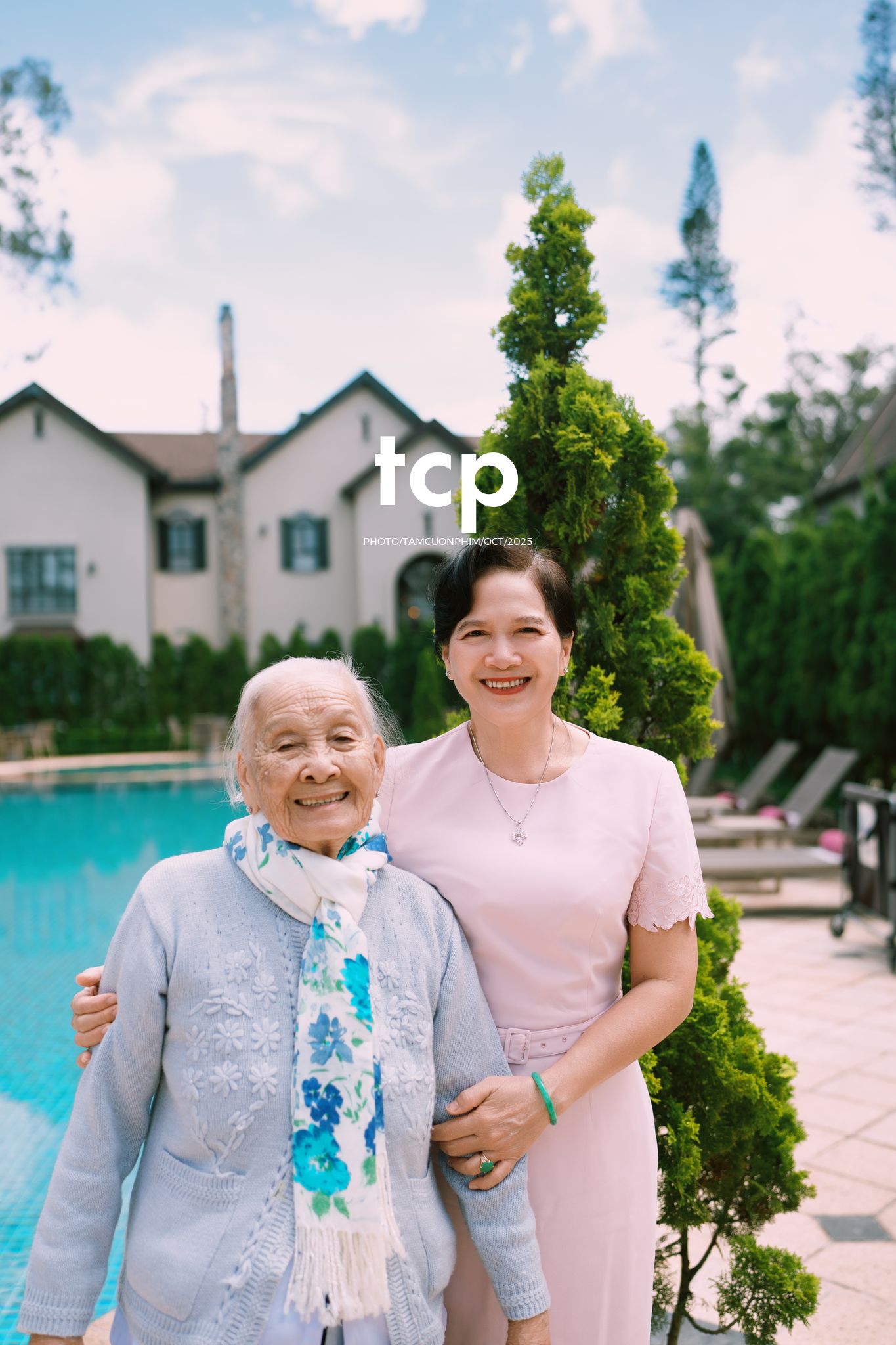 Tám Cuộn Phim - KHOẢNG TRỜI RIÊNG GIỮA MIỀN CẢNH QUAN