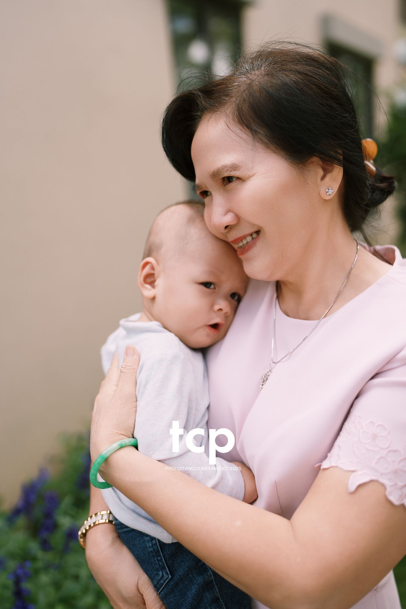 Tám Cuộn Phim - KHOẢNG TRỜI RIÊNG GIỮA MIỀN CẢNH QUAN