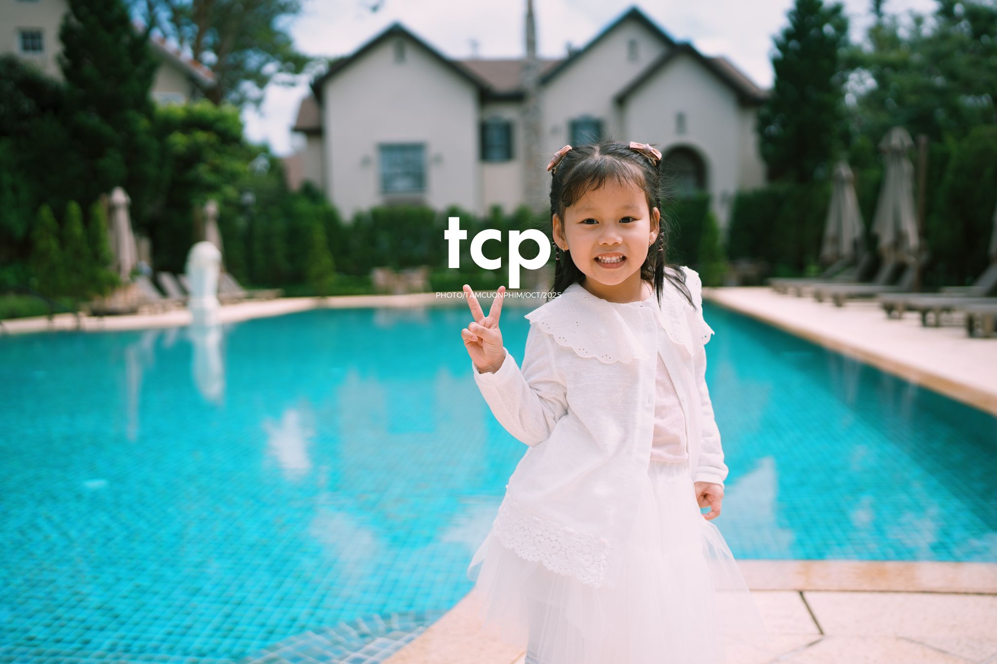 Tám Cuộn Phim - KHOẢNG TRỜI RIÊNG GIỮA MIỀN CẢNH QUAN