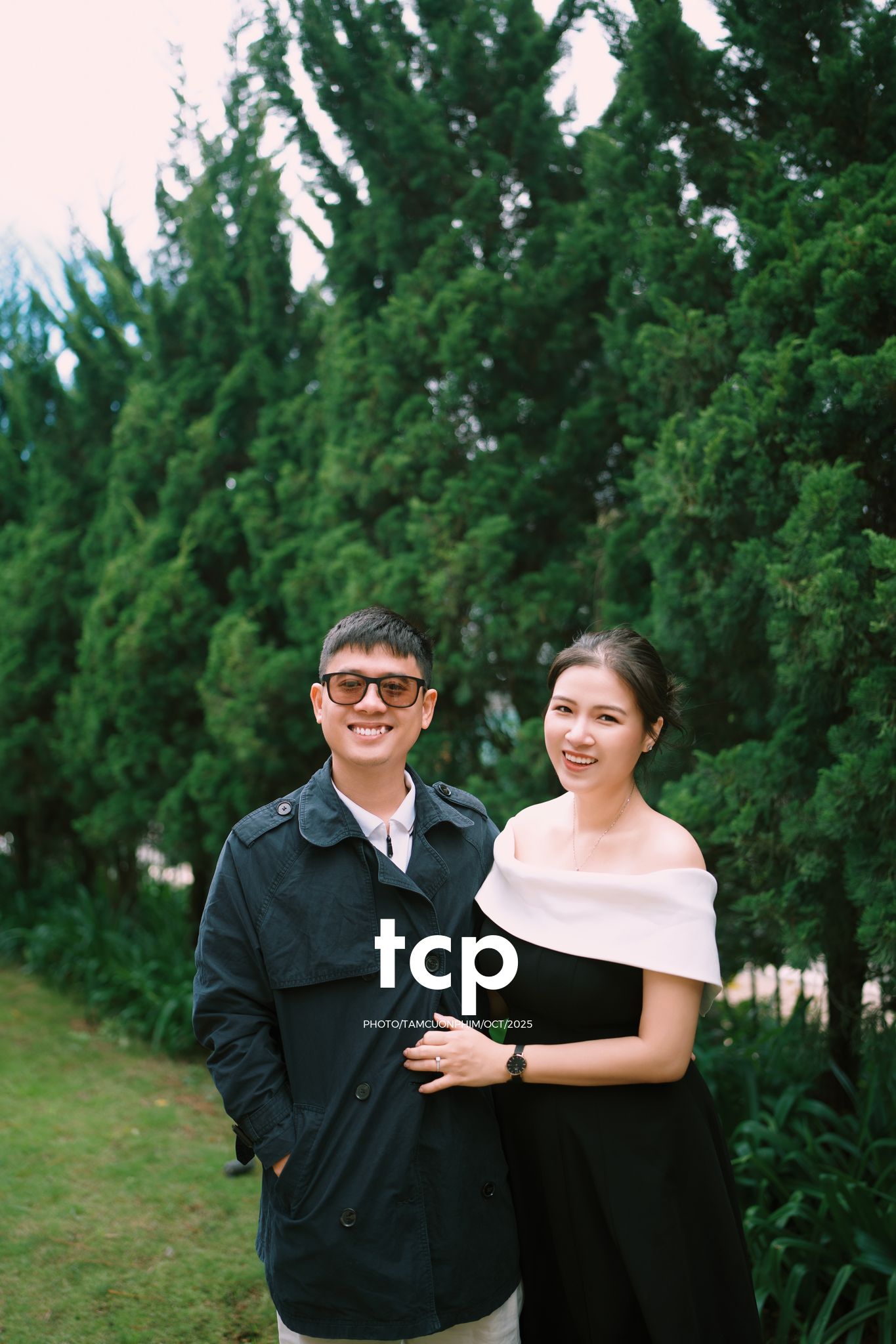 Tám Cuộn Phim - KHOẢNG TRỜI RIÊNG GIỮA MIỀN CẢNH QUAN