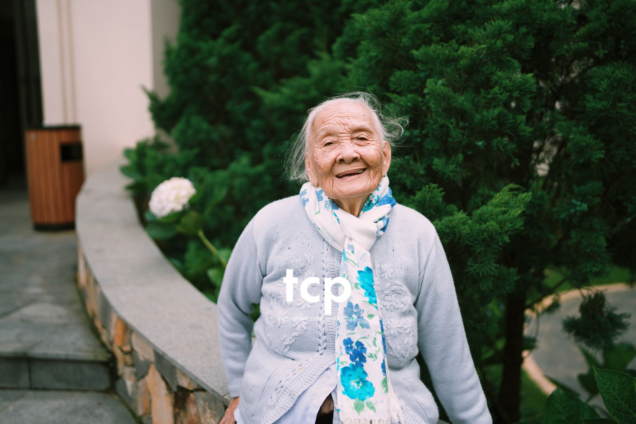 Tám Cuộn Phim - KHOẢNG TRỜI RIÊNG GIỮA MIỀN CẢNH QUAN