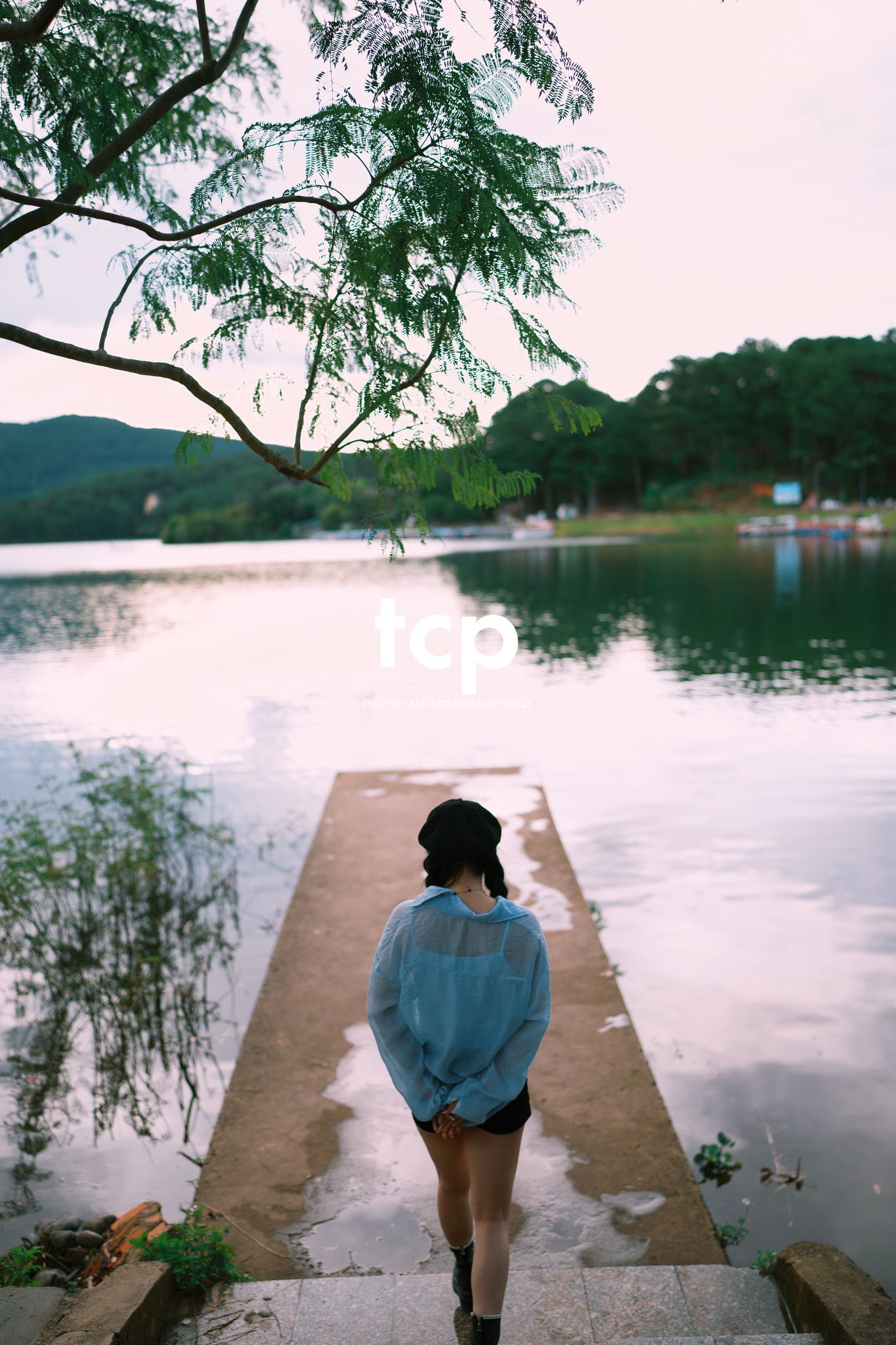 Tám Cuộn Phim - Xếp lại ống kính và chiếc bánh tráng nướng vẫn còn nóng hổi