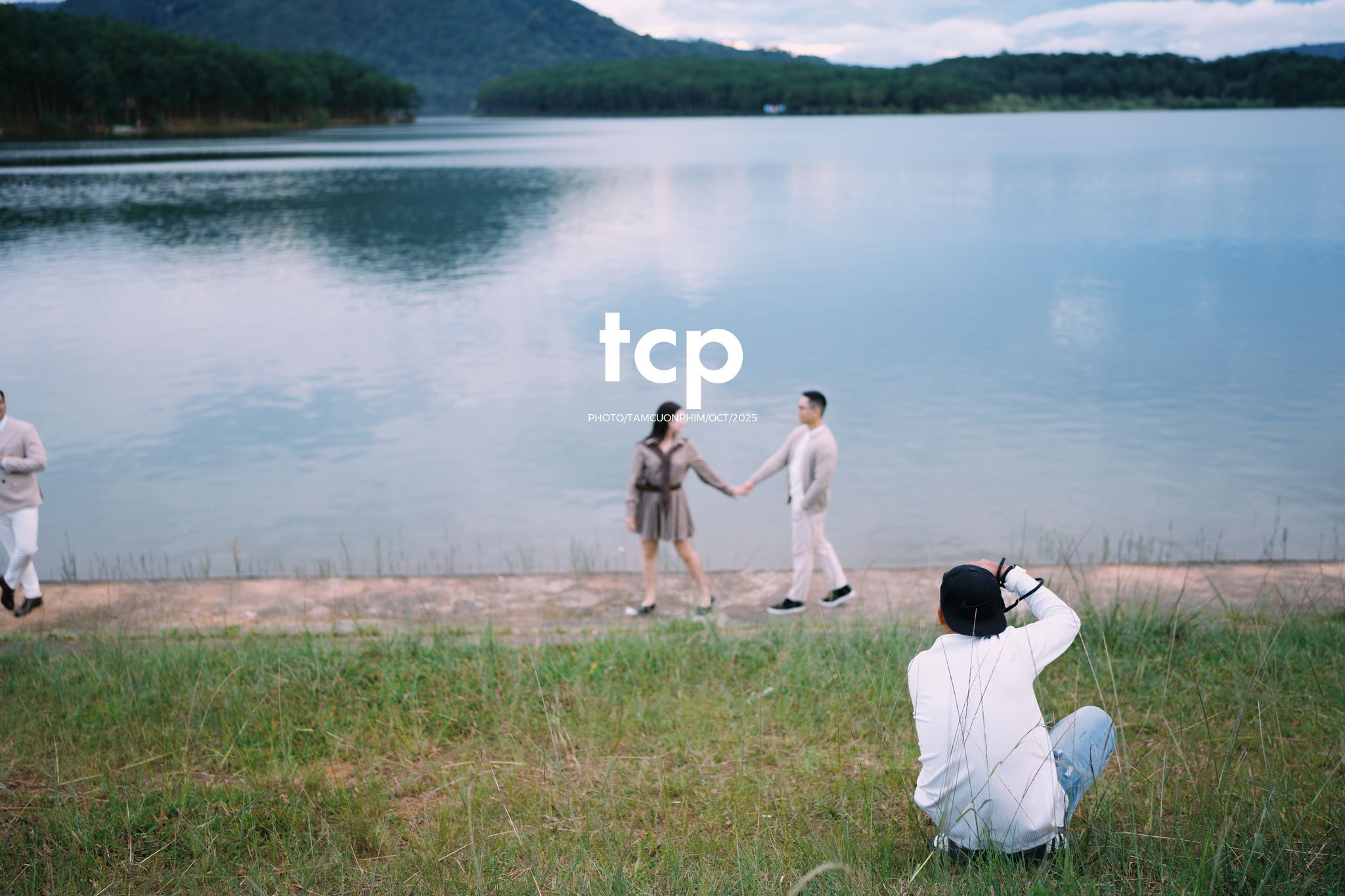 Tám Cuộn Phim - Xếp lại ống kính và chiếc bánh tráng nướng vẫn còn nóng hổi