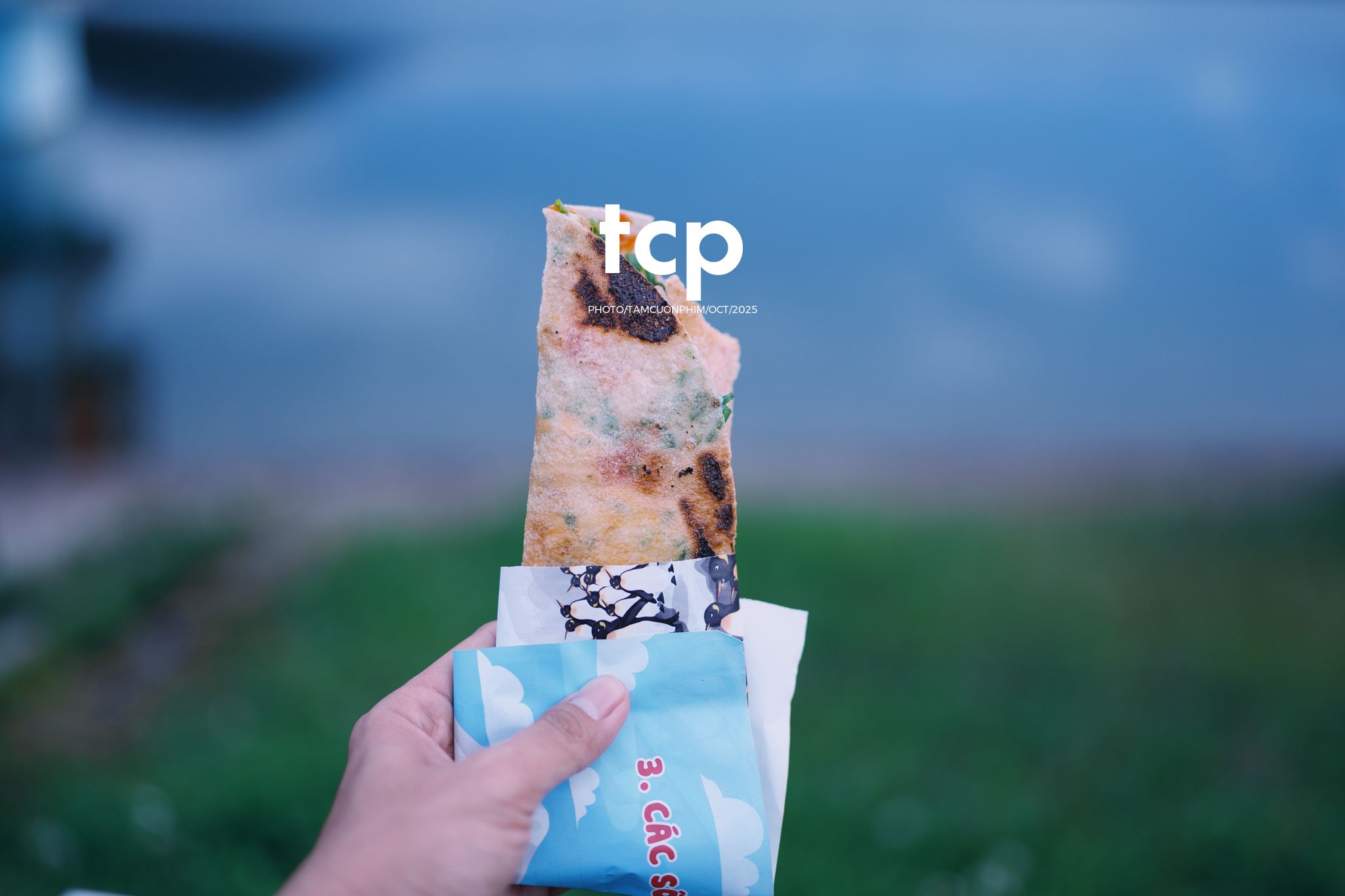 Tám Cuộn Phim - Xếp lại ống kính và chiếc bánh tráng nướng vẫn còn nóng hổi