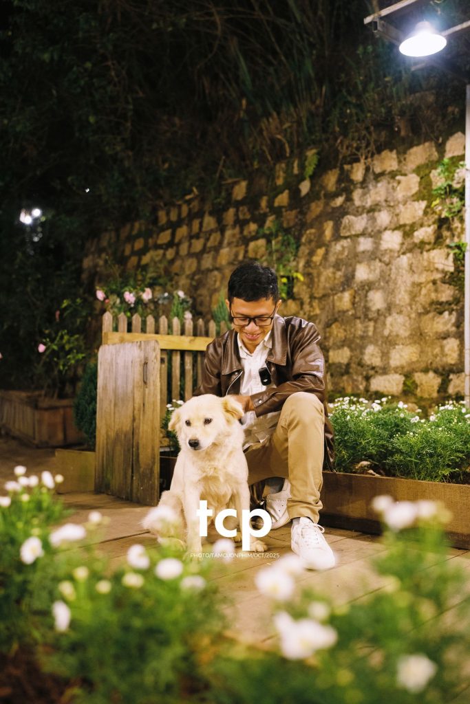 Tám Cuộn Phim - Khi chàng trai "hướng nội" đi chill cùng hội bạn bốn chân