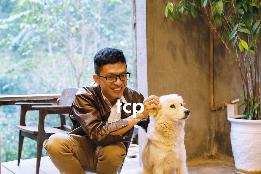 Tám Cuộn Phim - Khi chàng trai "hướng nội" đi chill cùng hội bạn bốn chân
