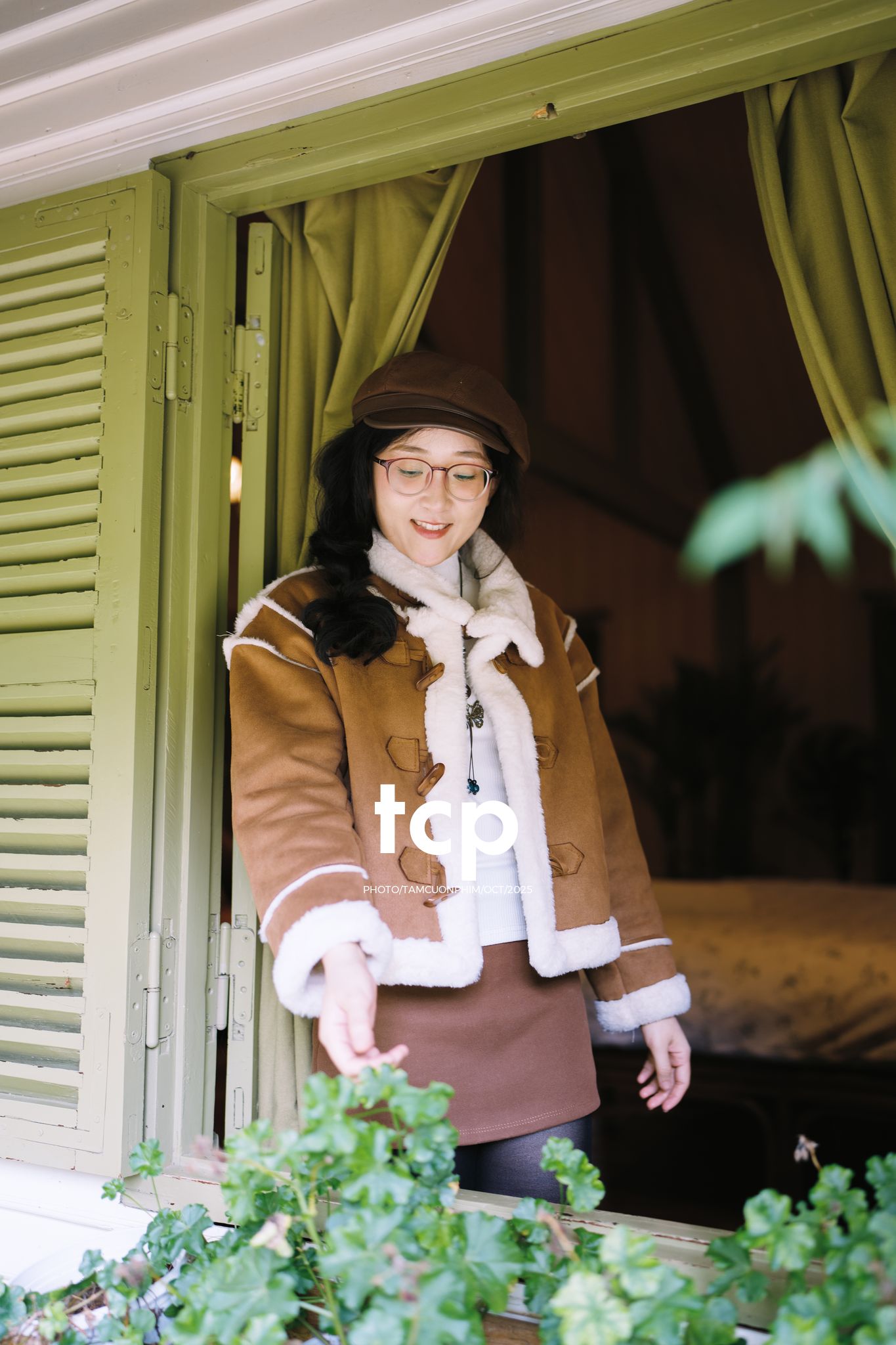 Tám Cuộn Phim - Sương lạnh và áo khoác da lộn