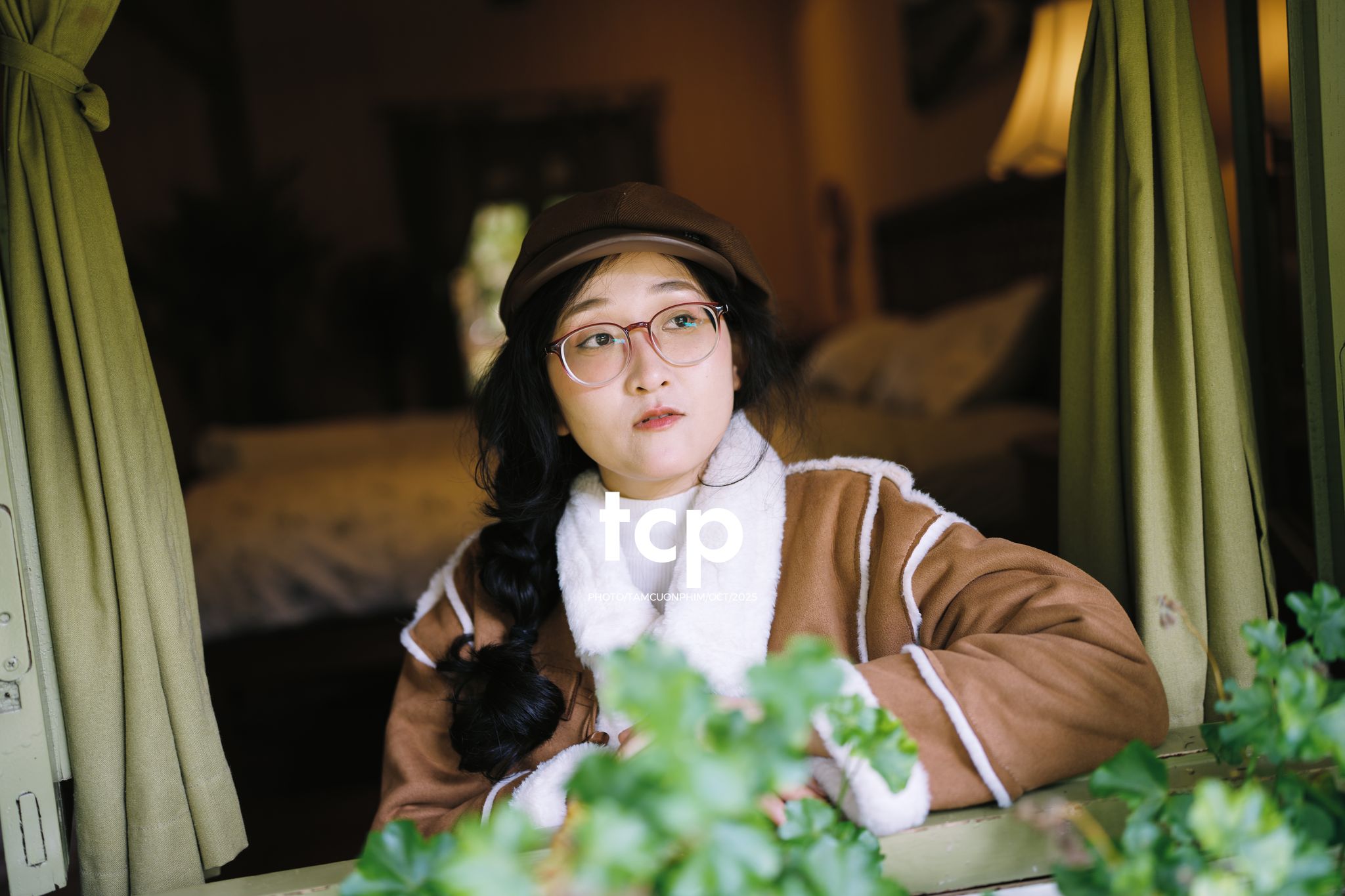 Tám Cuộn Phim - Sương lạnh và áo khoác da lộn