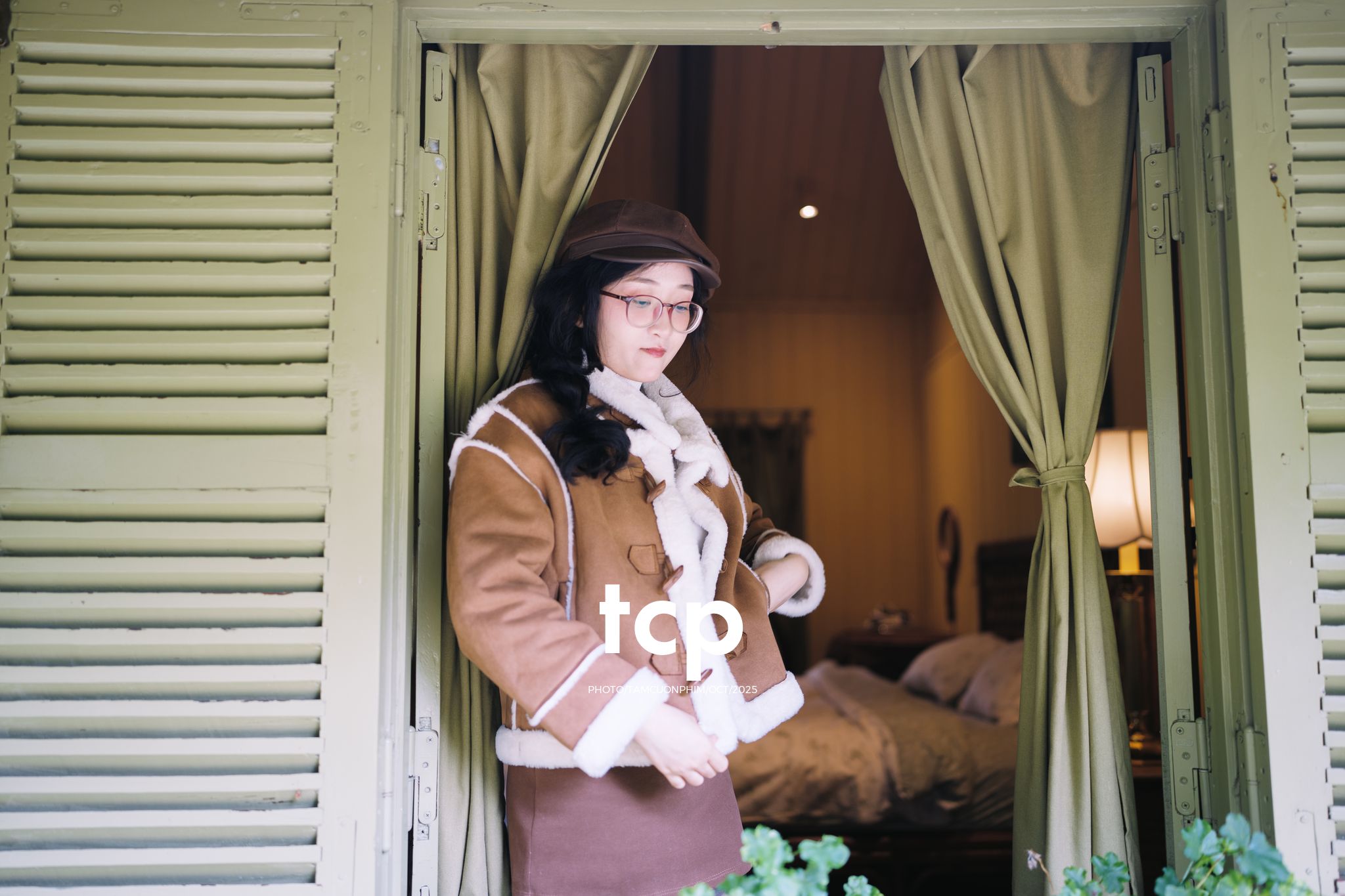 Tám Cuộn Phim - Sương lạnh và áo khoác da lộn