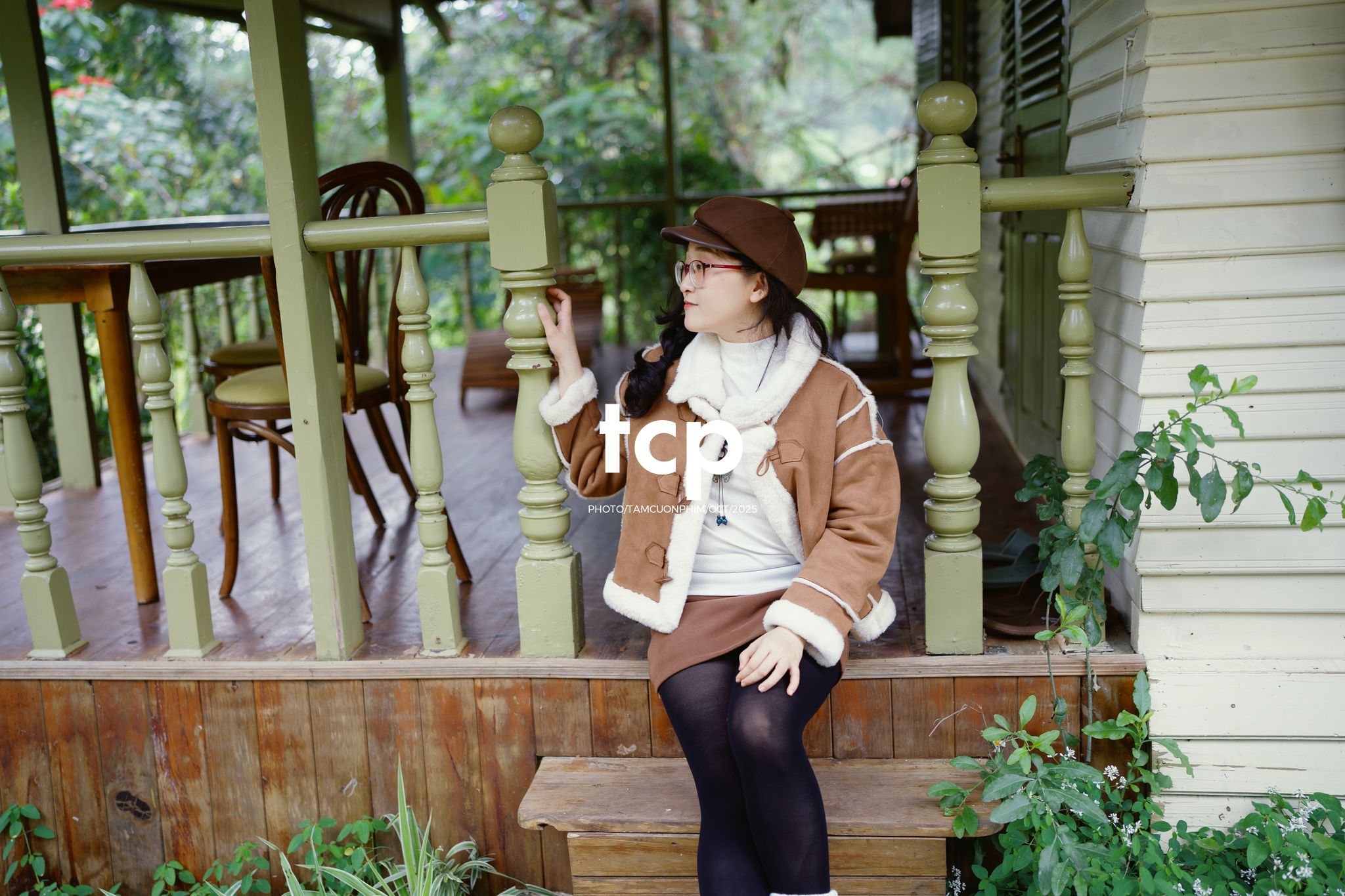 Tám Cuộn Phim - Sương lạnh và áo khoác da lộn