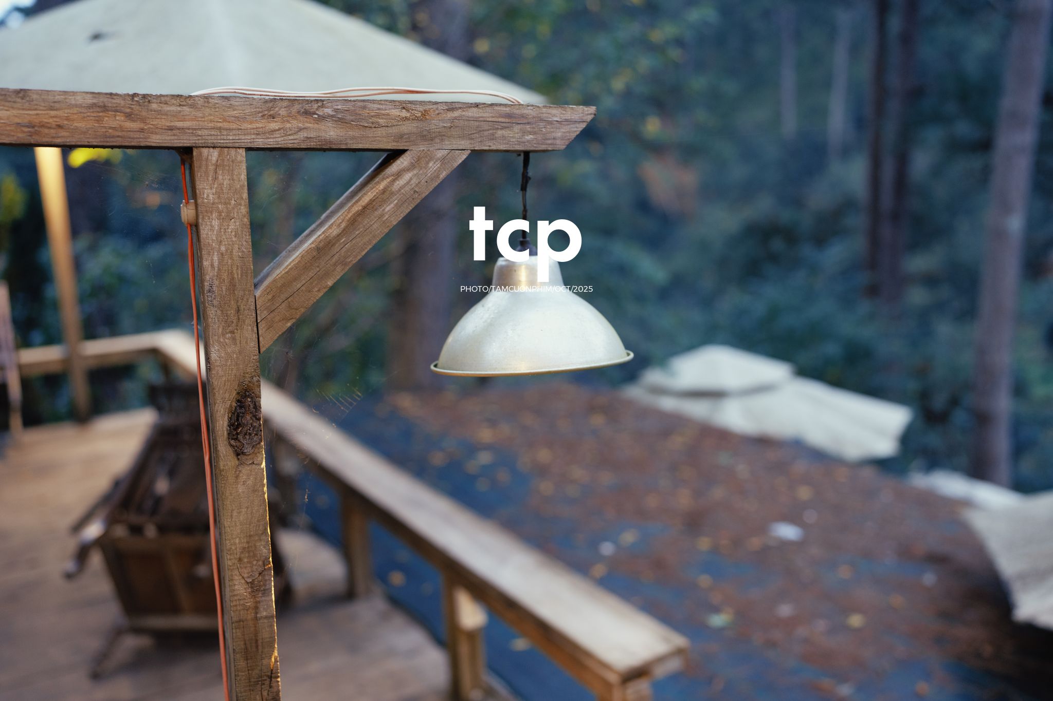 Tám Cuộn Phim - Sương lạnh và áo khoác da lộn