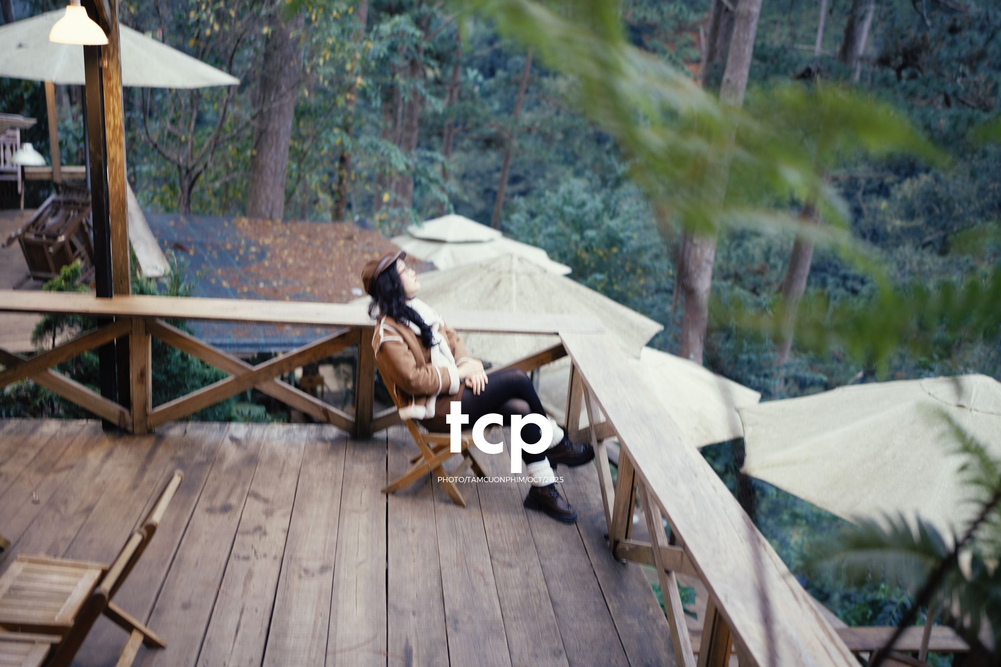 Tám Cuộn Phim - Sương lạnh và áo khoác da lộn