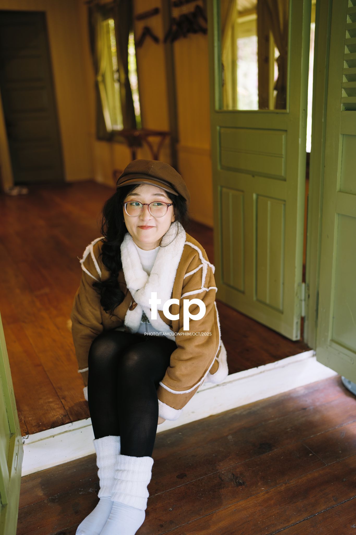 Tám Cuộn Phim - Sương lạnh và áo khoác da lộn