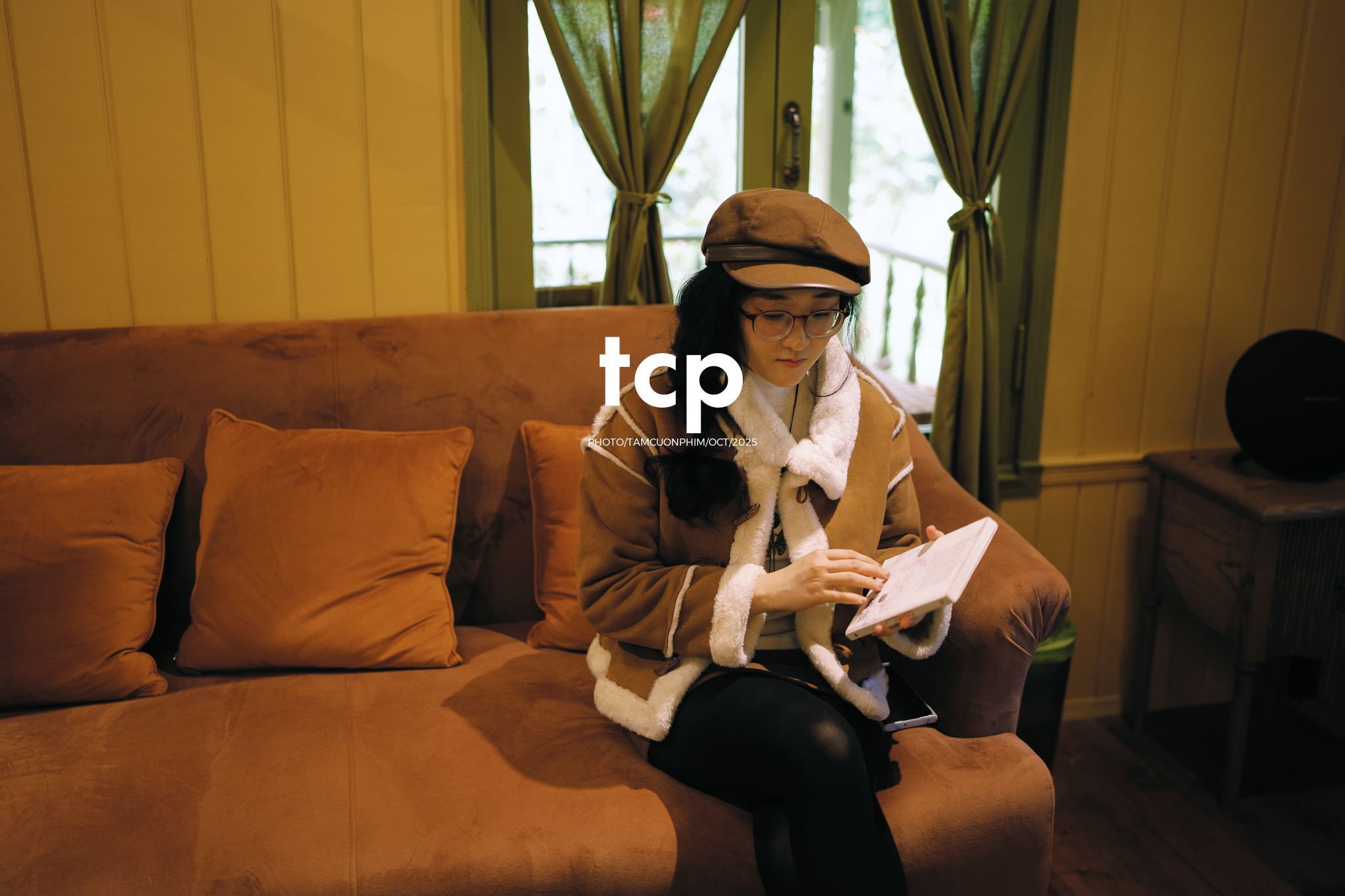 Tám Cuộn Phim - Sương lạnh và áo khoác da lộn