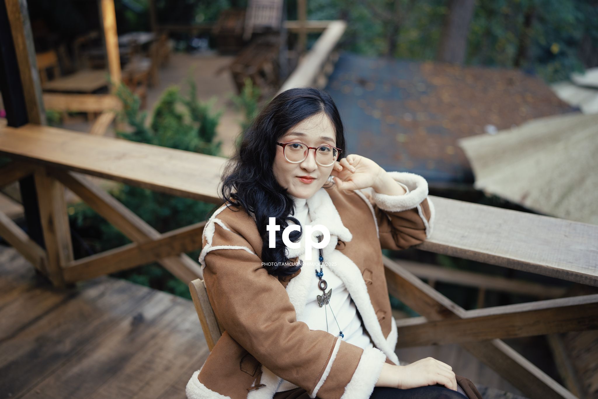 Tám Cuộn Phim - Sương lạnh và áo khoác da lộn