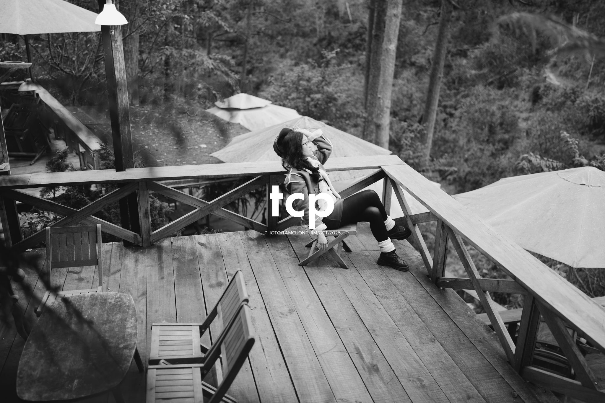 Tám Cuộn Phim - Sương lạnh và áo khoác da lộn