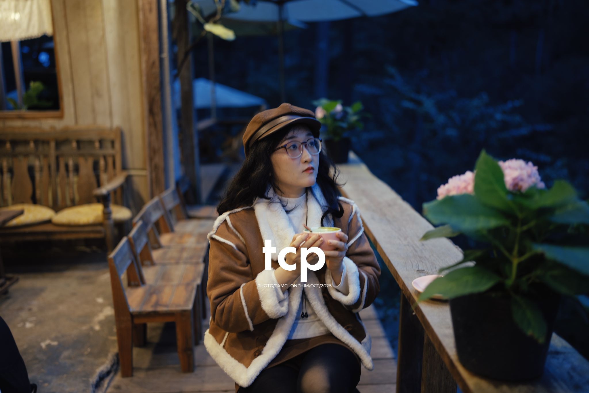 Tám Cuộn Phim - Sương lạnh và áo khoác da lộn