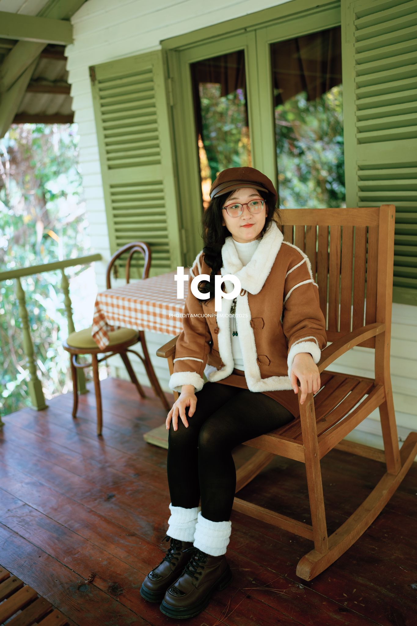 Tám Cuộn Phim - Sương lạnh và áo khoác da lộn