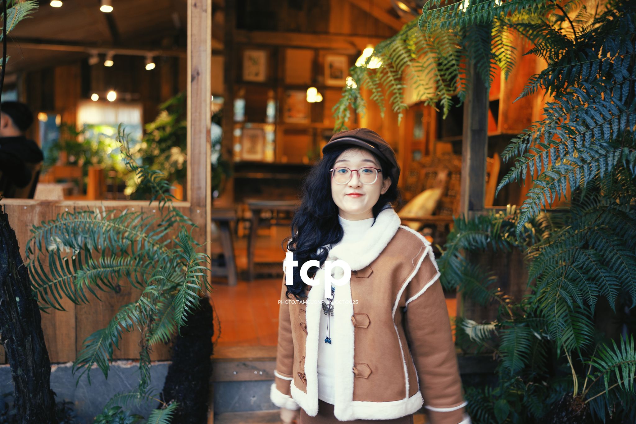 Tám Cuộn Phim - Sương lạnh và áo khoác da lộn