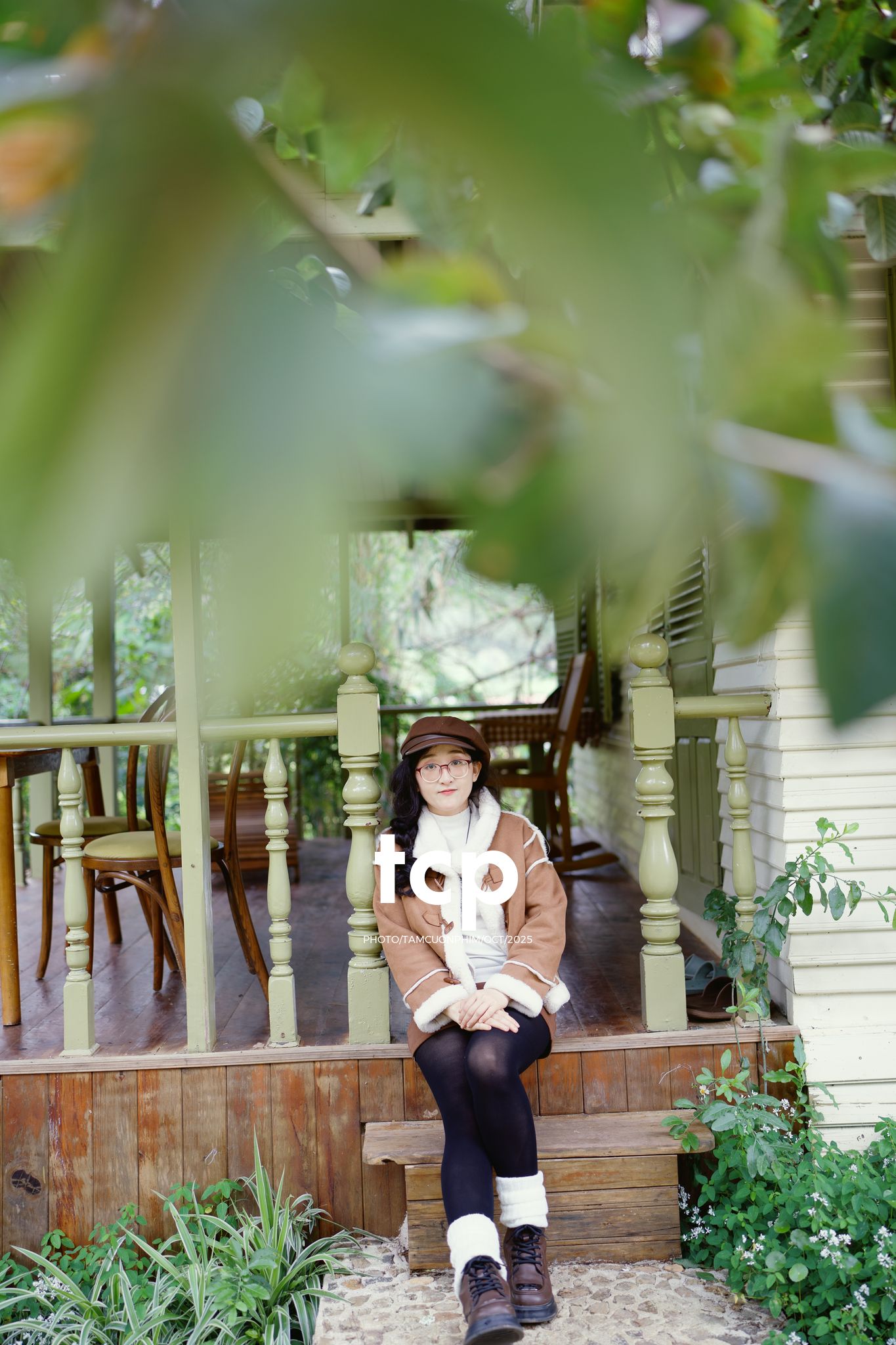 Tám Cuộn Phim - Sương lạnh và áo khoác da lộn