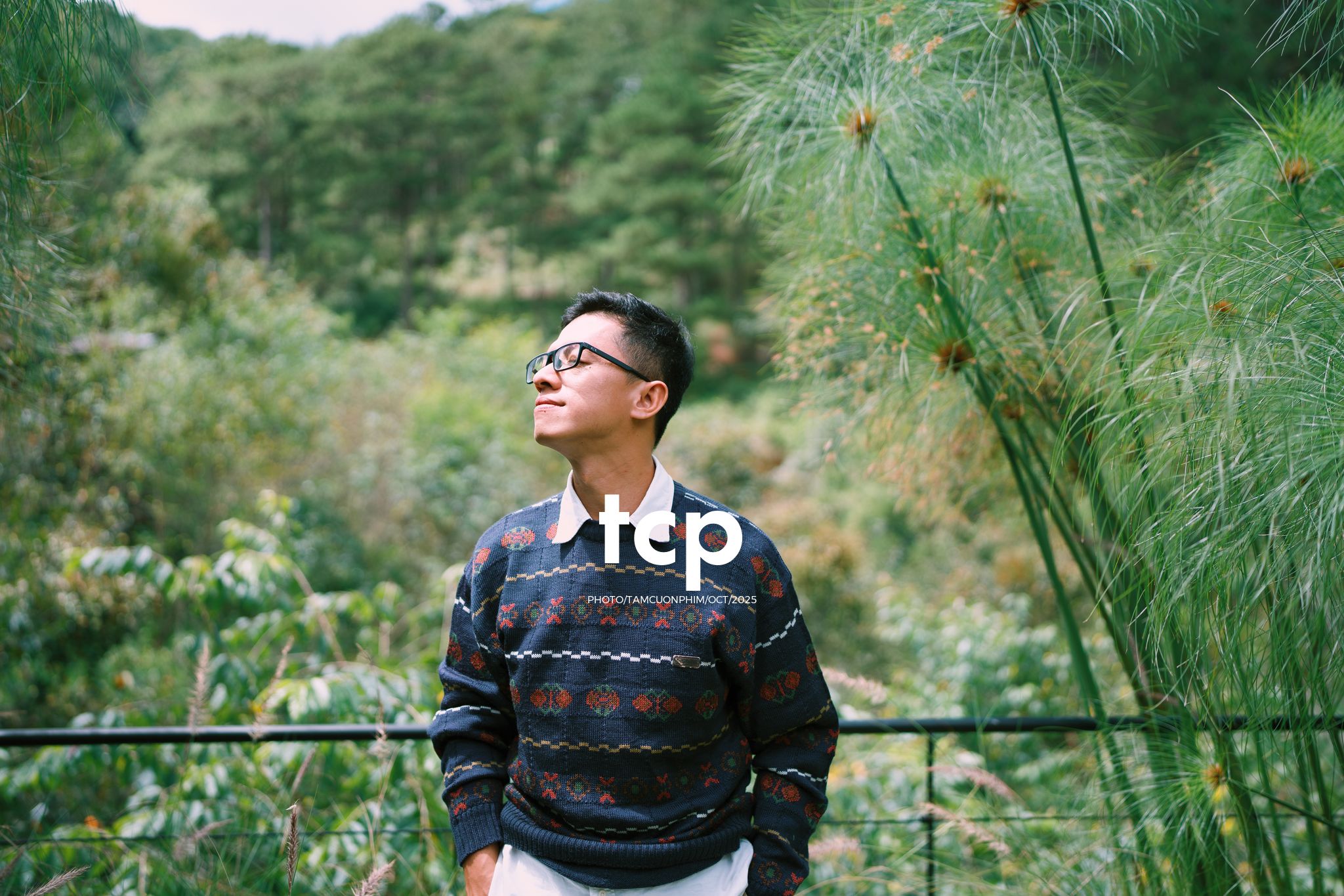 Tám Cuộn Phim - Hơi lạnh cao nguyên và tách cà phê ấm