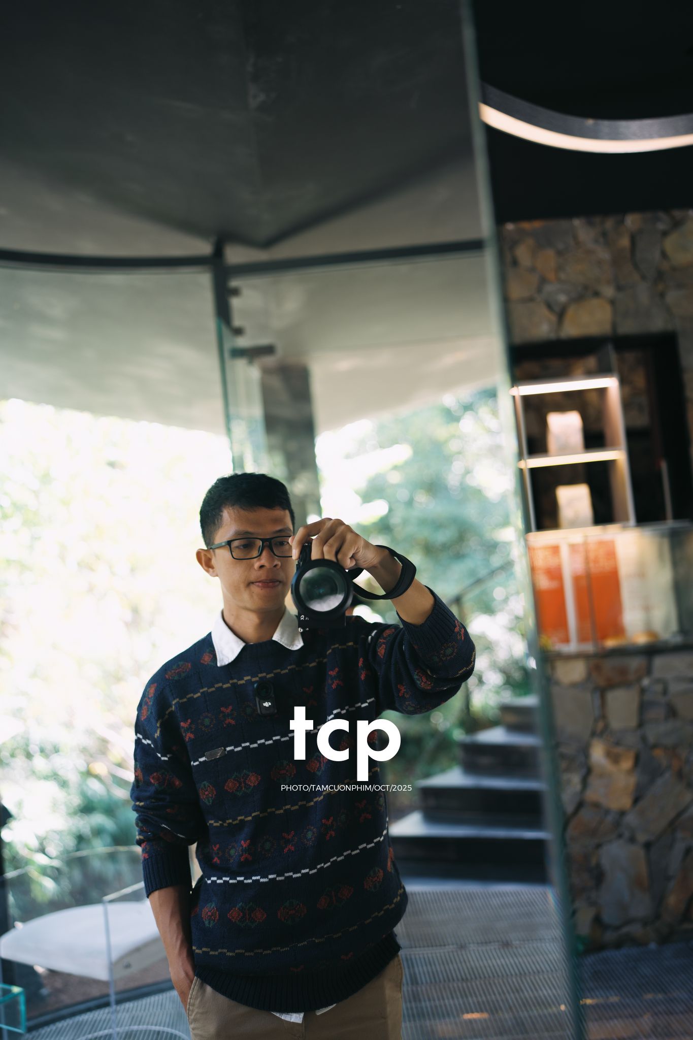 Tám Cuộn Phim - Hơi lạnh cao nguyên và tách cà phê ấm